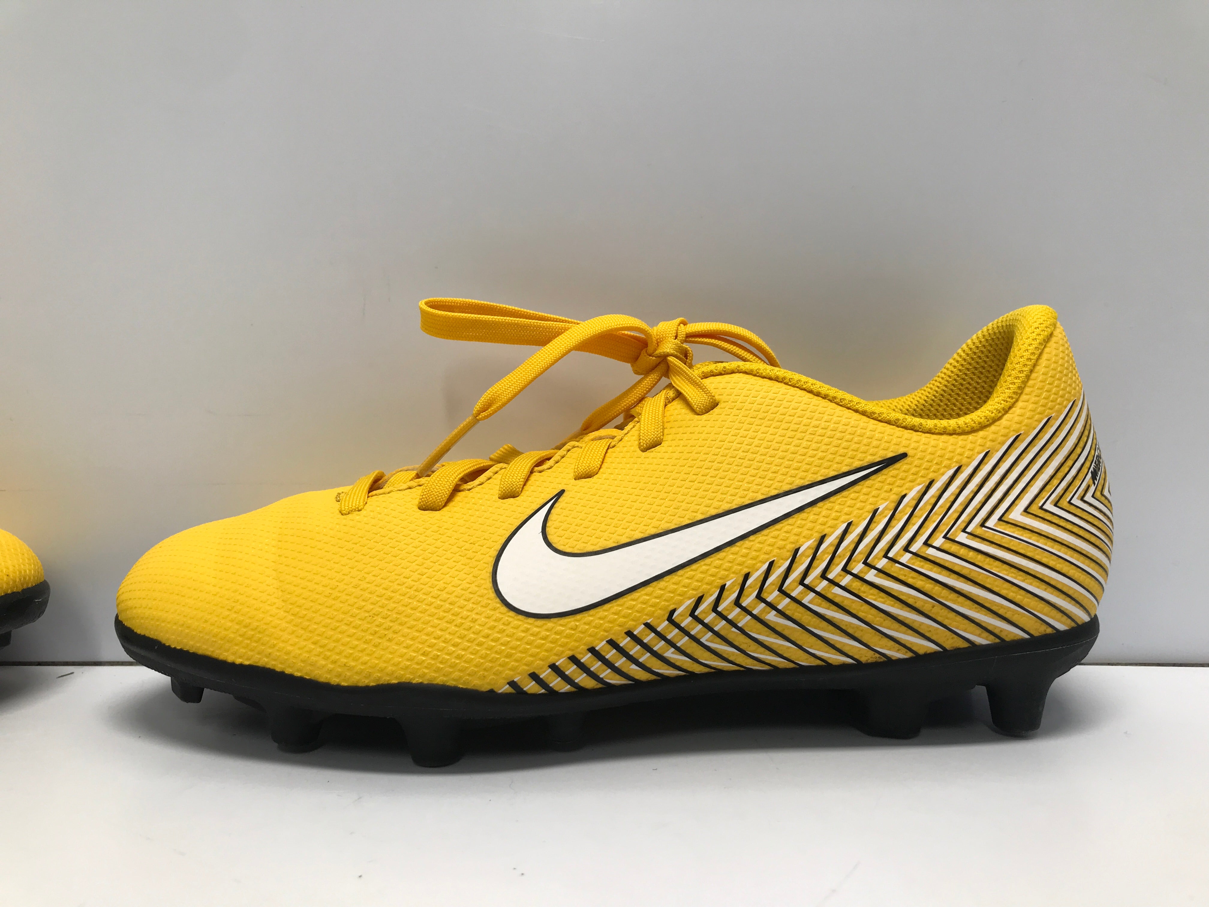 Nike football boots hot sale size 4.5