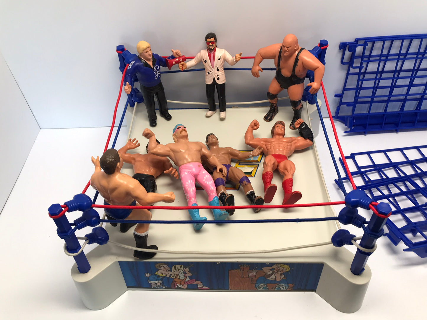 1985 Vintage WWF LJN Sling Em Fling Em Wrestling Ring With Original Rubber Action Figure Men RARE