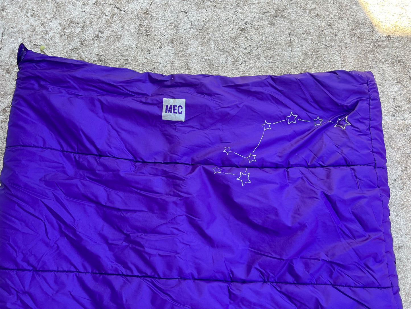 Camping MEC Little Dipper +5C Sleeping Bag  Children to Youths Excellent Condition Purple Grey