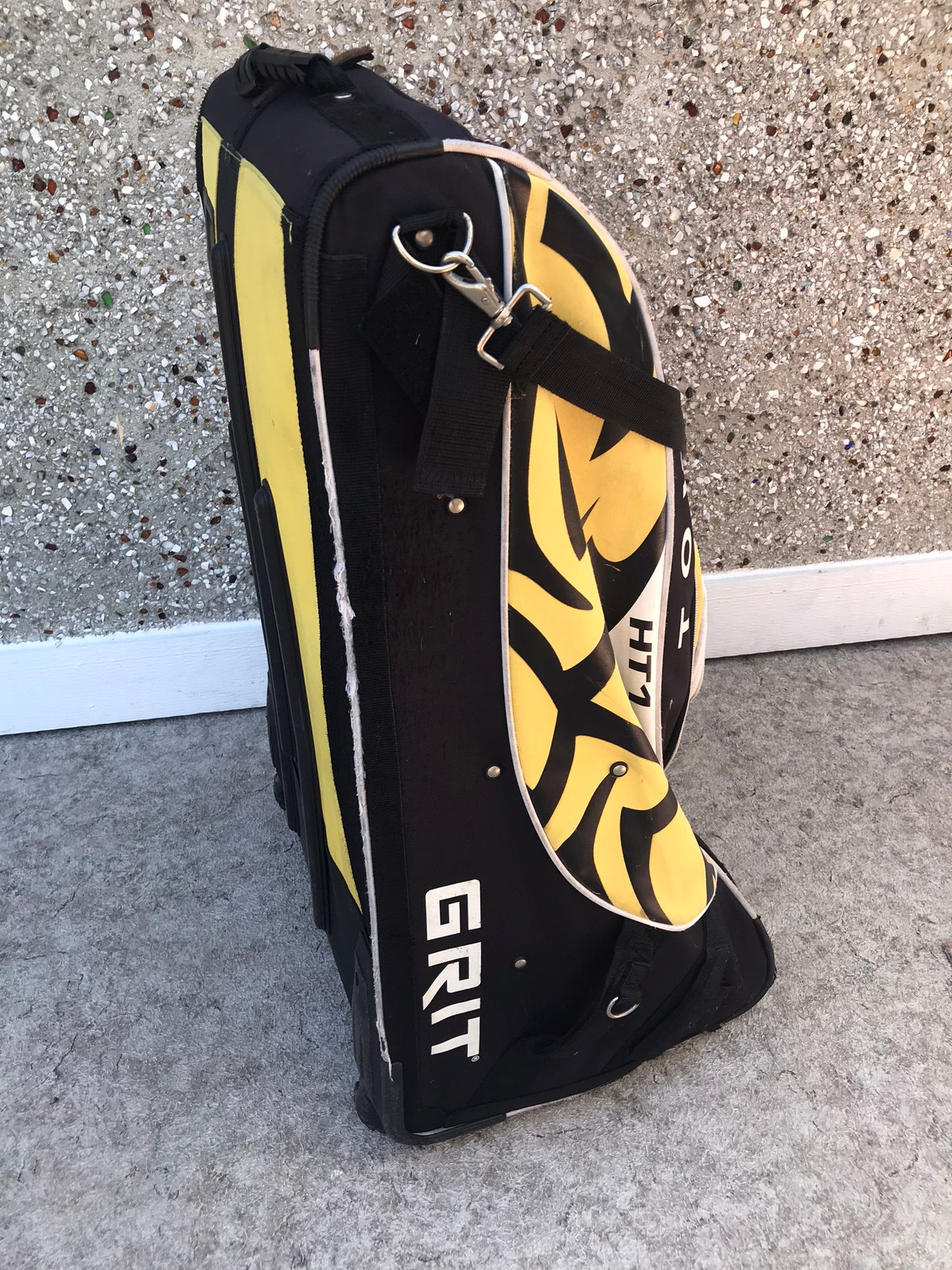 Hockey Bag Junior Child Size On Wheels Grit Minor Wear Black Yellow