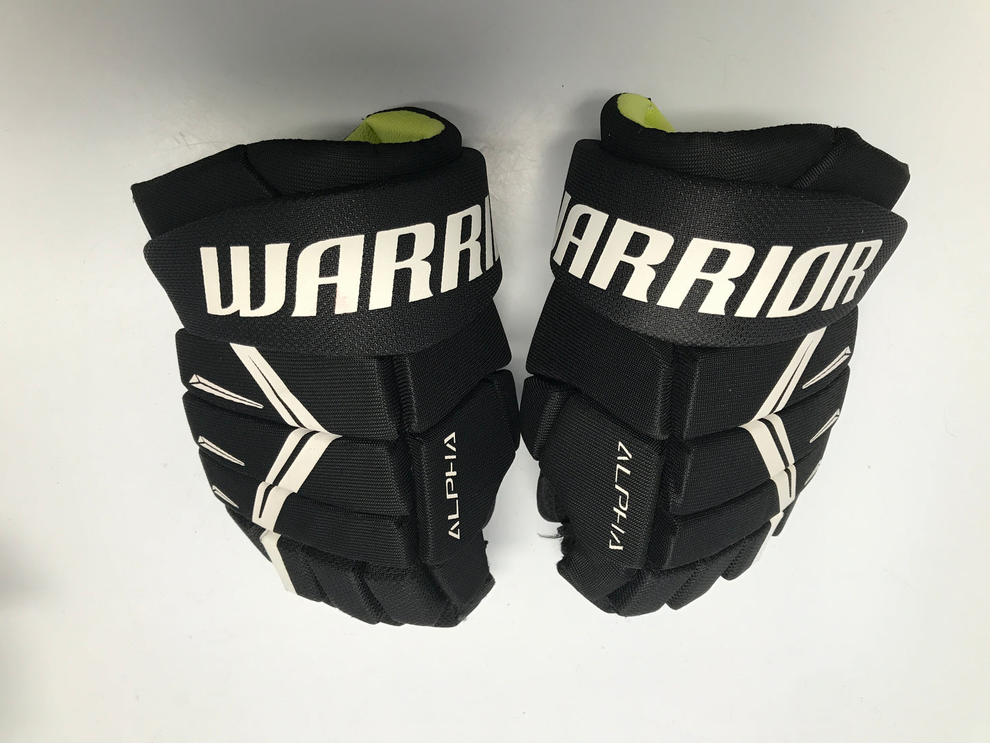 Hockey Gloves Child Size 10in Warrior Alpha New Never Worn Black Lime