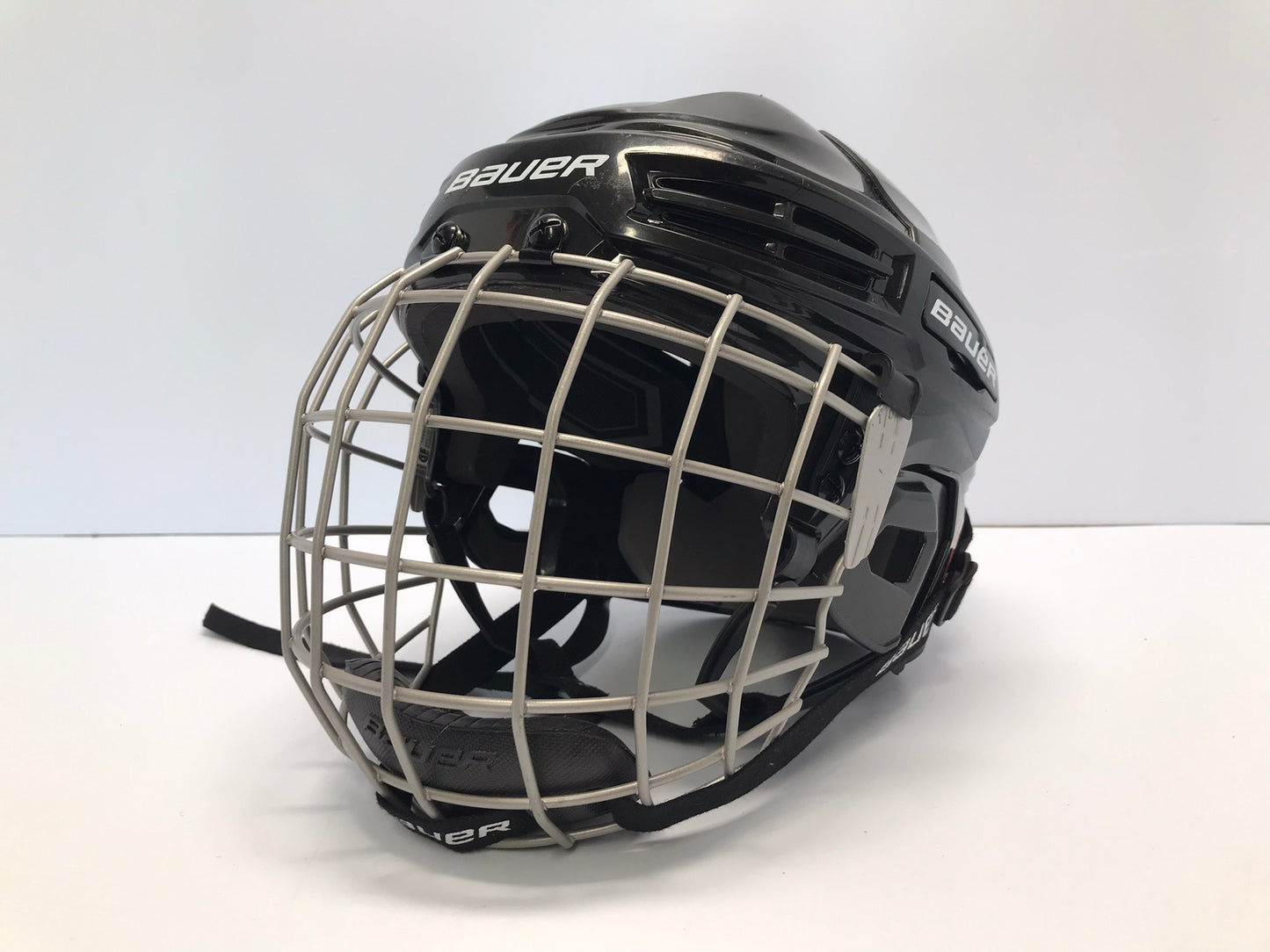 Hockey Helmet Child Size Youth 4-6 Bauer Black With Cage Expires Dec 2024 Like New