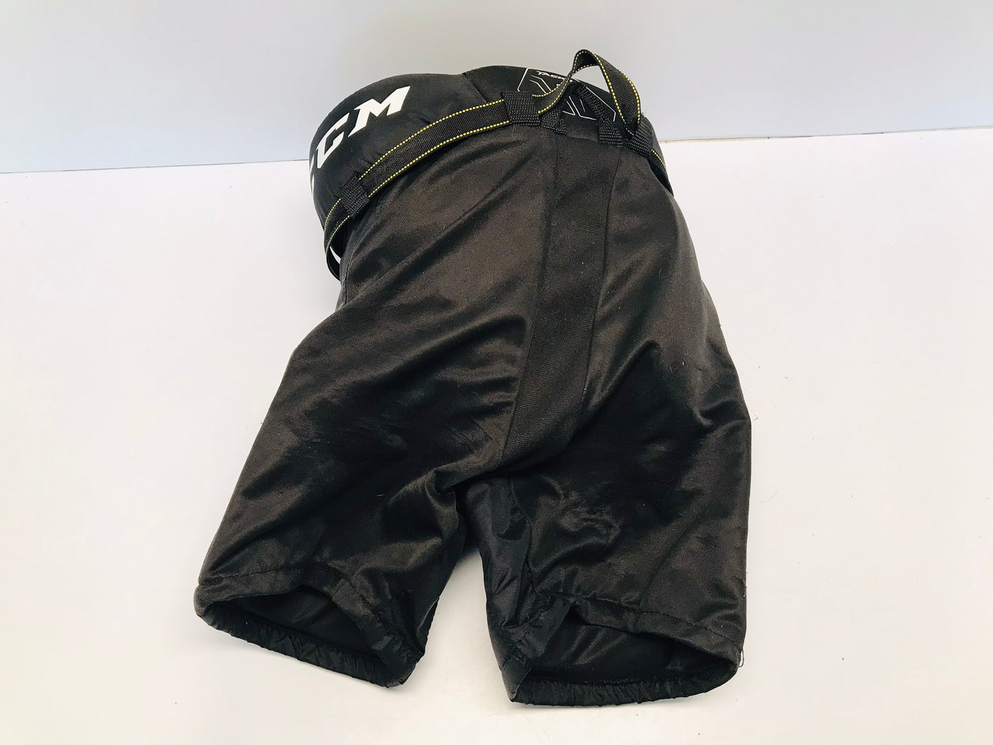 Hockey Pants Child Size Y Medium Age 4-5 CCM Tacks Black Yellow Excellent