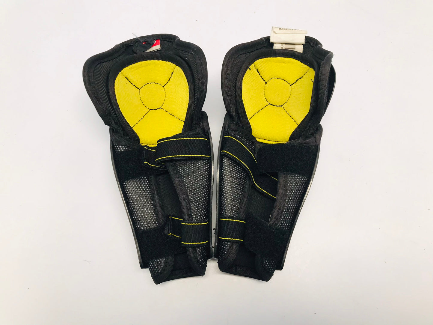 Hockey Shin Pad Child Size 9 inch Age 4-6 CCM Tacks Black Yellow