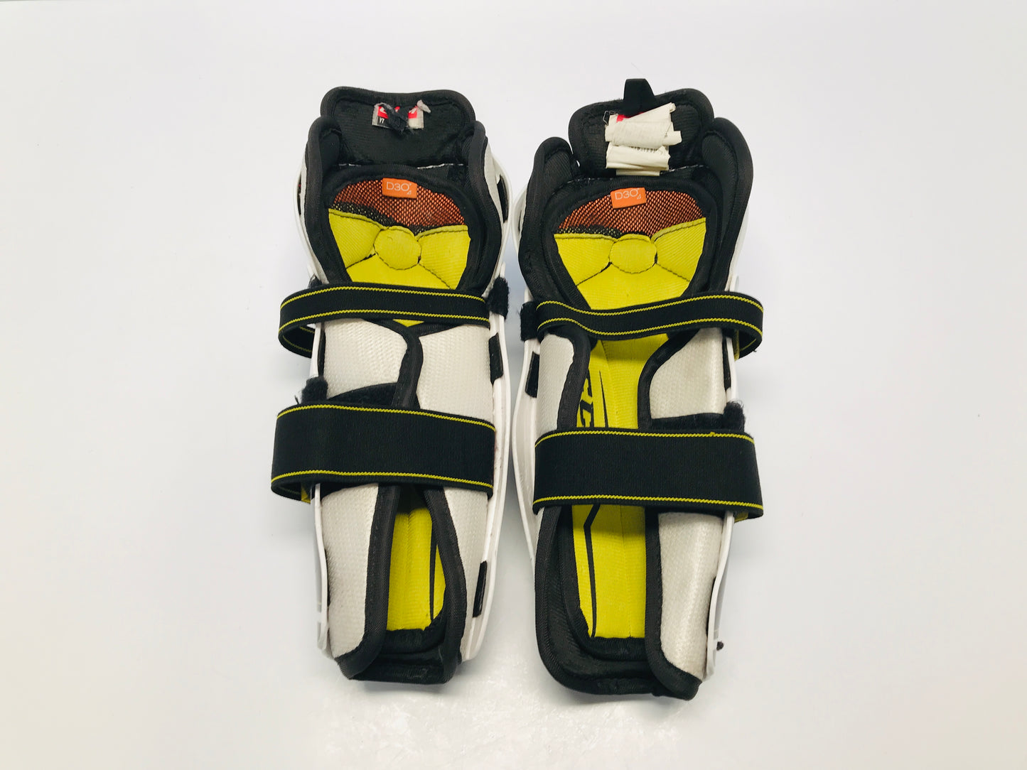 Hockey Shin Pads Child Size Youth 10 inch Age 5-7 CCM Super Tacks Velcro Padding Added inside With Calf Wrap Outstanding