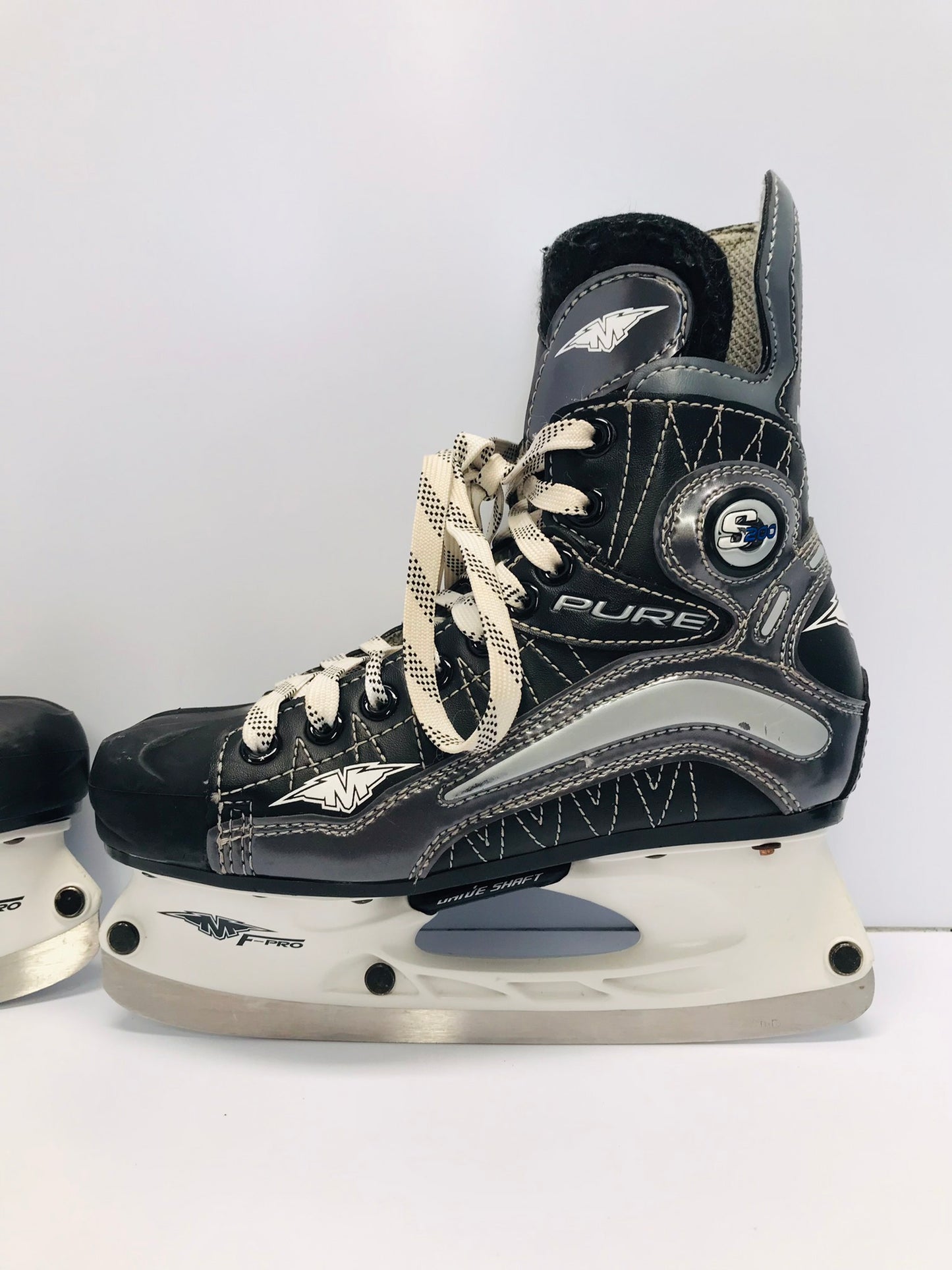 Hockey Skates Child Size 4 Shoe Size Mission Pure E New Demo Model