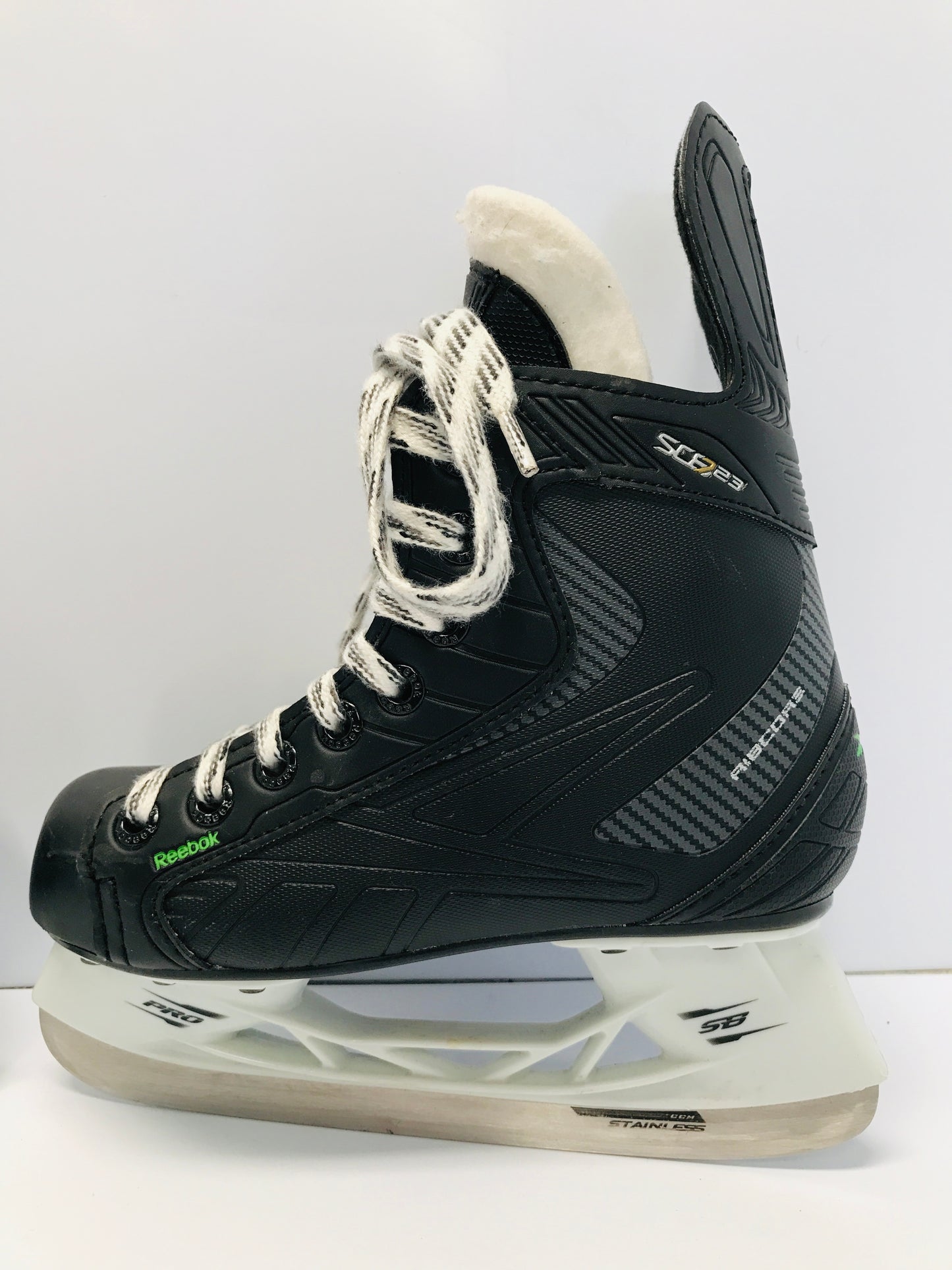 Hockey Skates Child Size 1.5 shoe size 4 skate Reebok Like New