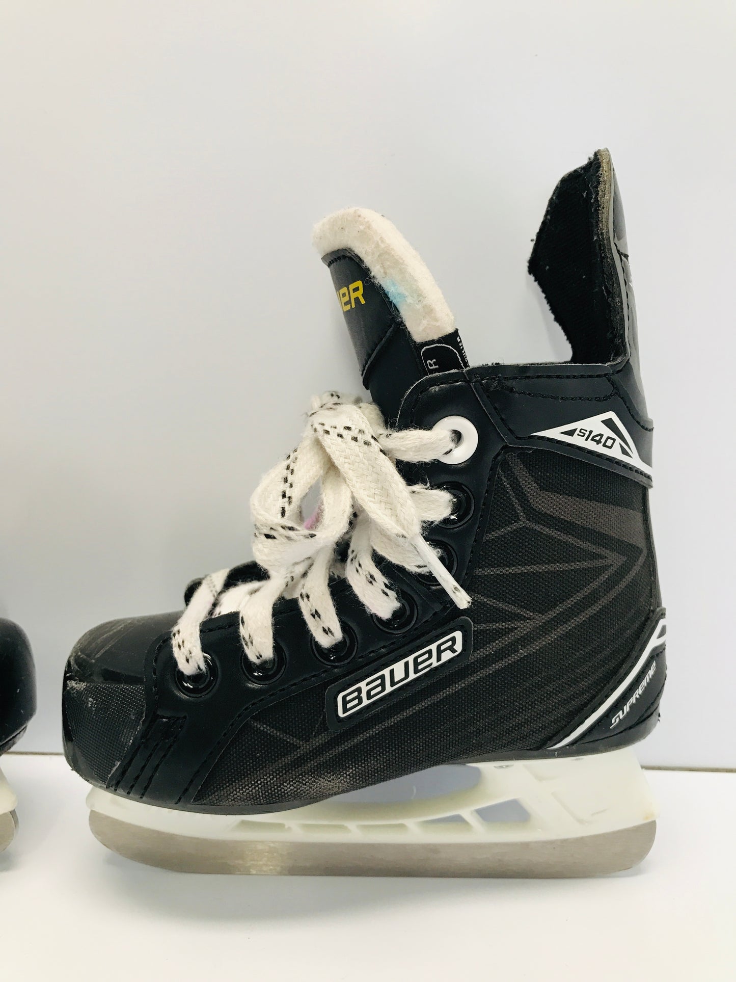 Hockey Skates Child Size 11 Shoe Size 10 Skate Bauer Supreme Like New