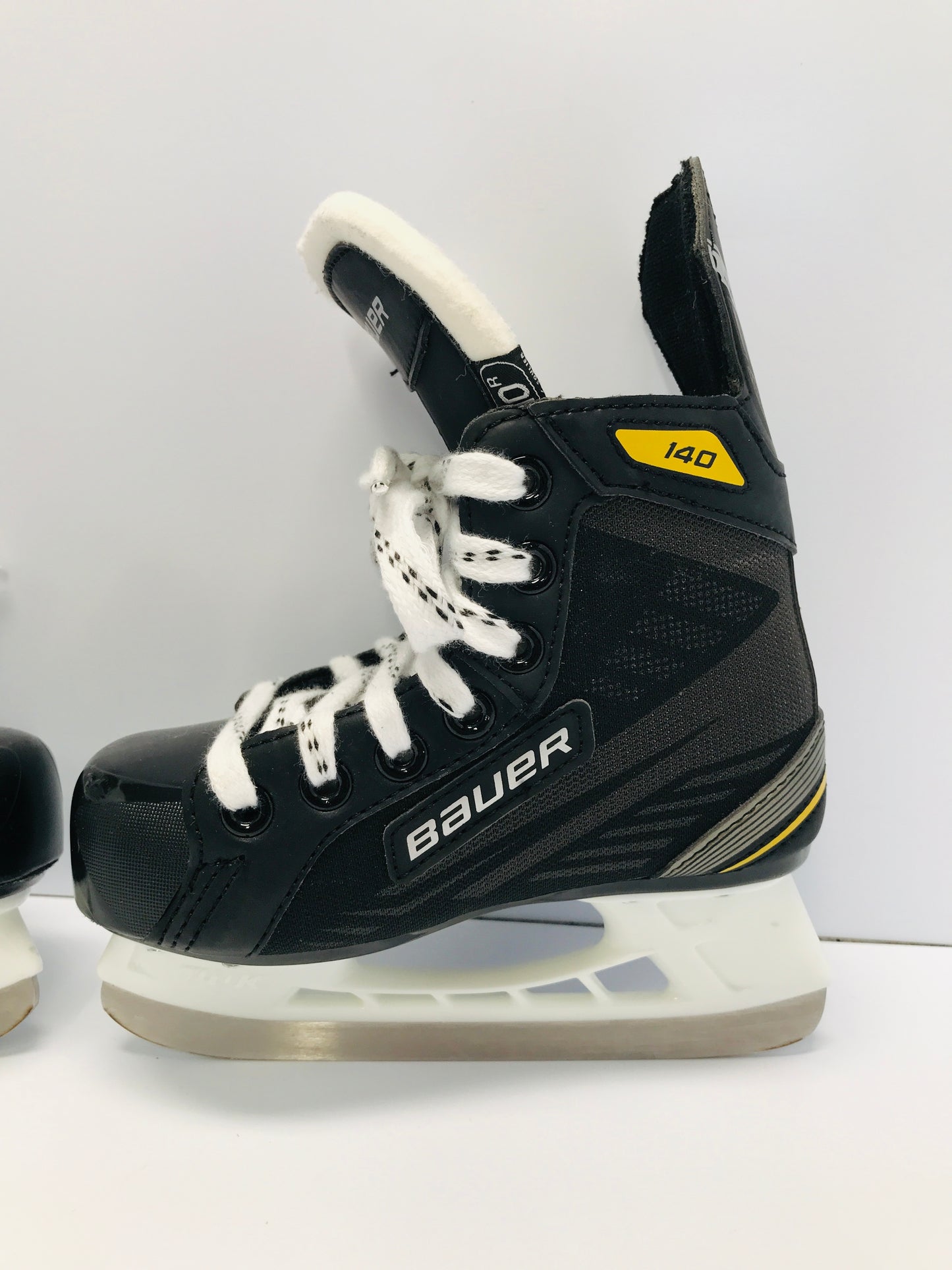 Hockey Skates Child Size 11 Shoe Size 10 Skate Bauer Supreme New