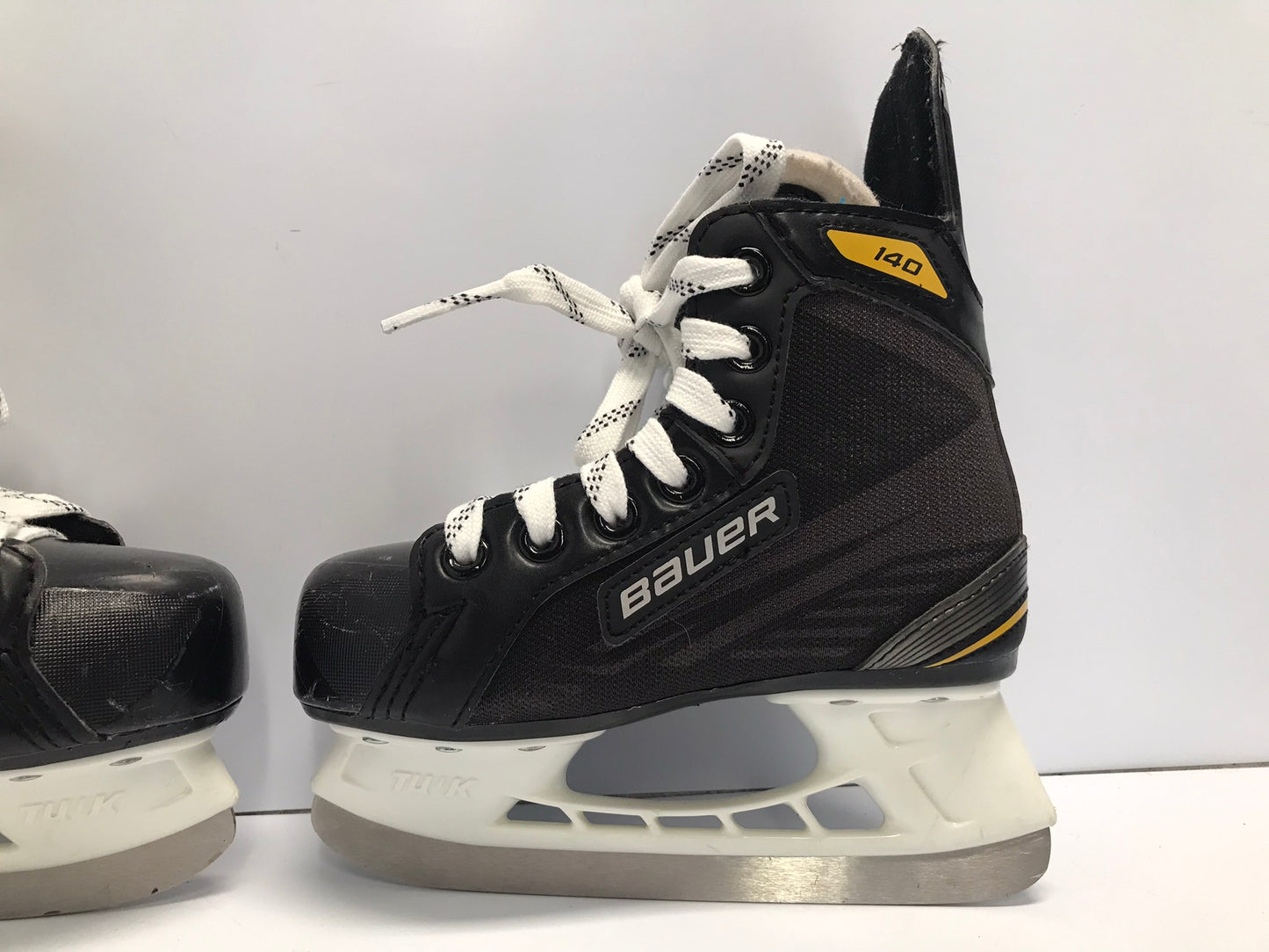 Hockey Skates Child Size 11 Shoe Size Bauer Supreme Excellent Like New