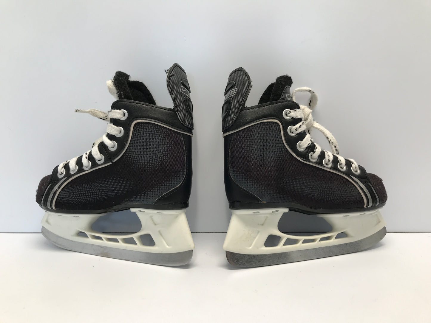 Hockey Skates Child Size 12 Shoe Size 11 Skate Bauer Supreme Excellent