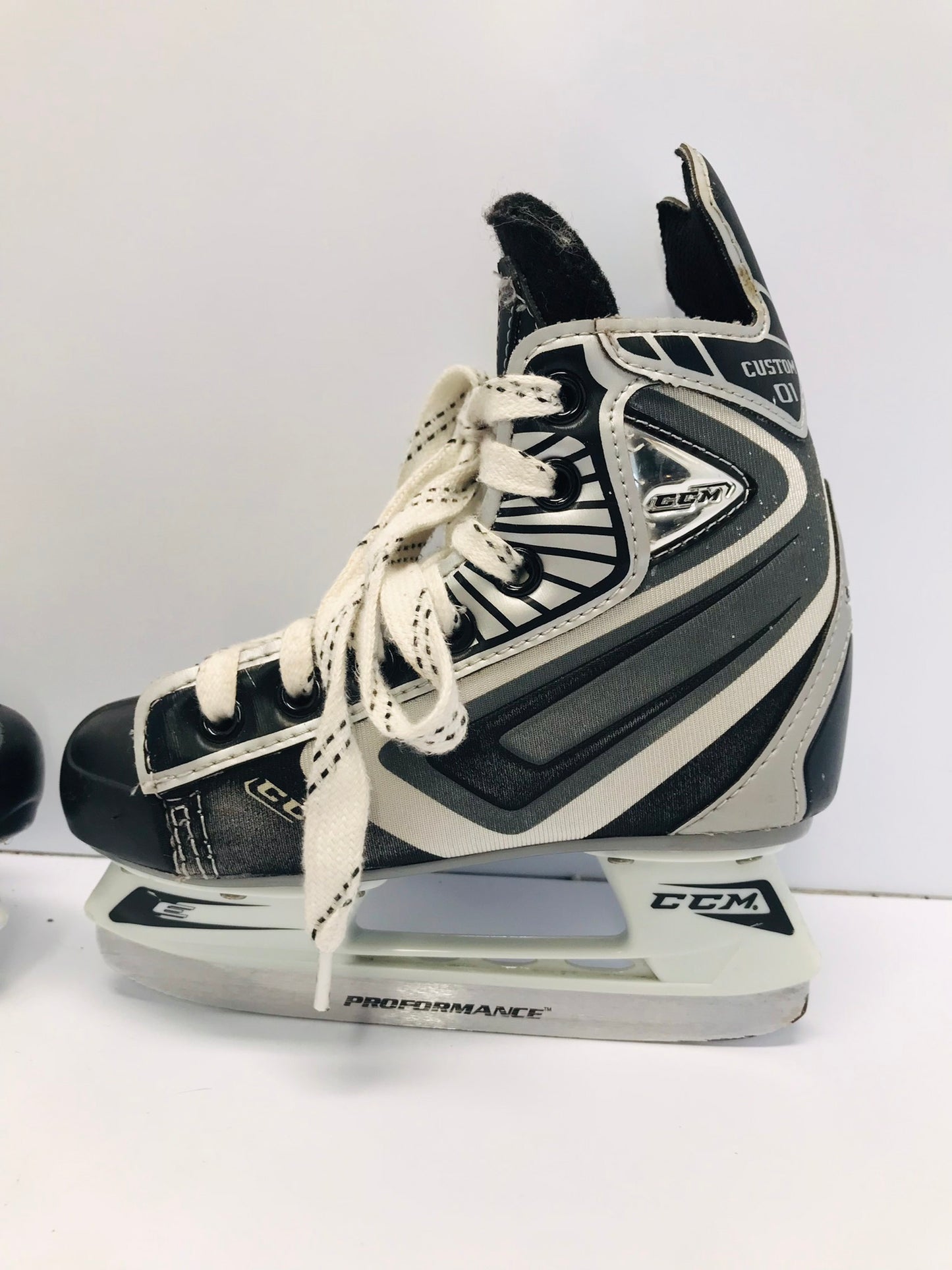 Hockey Skates Child Size 12 Shoe Size CCM Like New