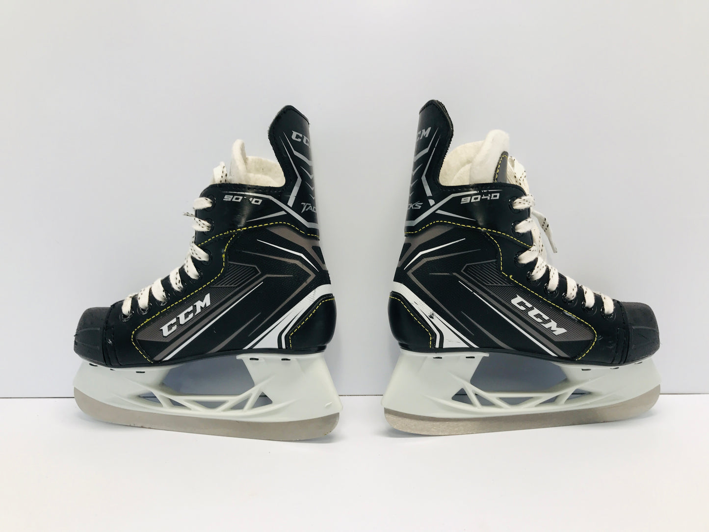 Hockey Skates Child Size 13 Shoe Size 12 Skate CCM Like New