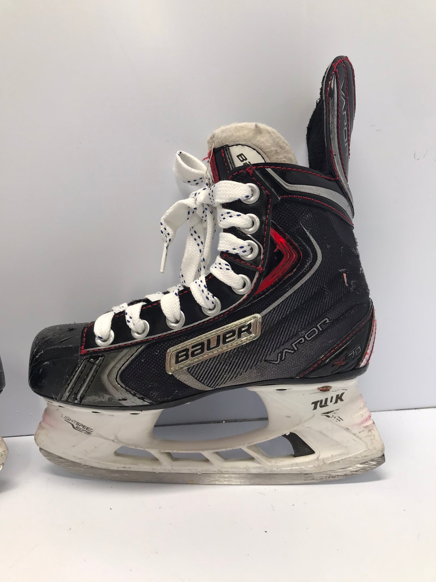 Hockey Skates Child Size 2.5 Shoe Size 1.5 Skate Size Bauer Vapor X.70