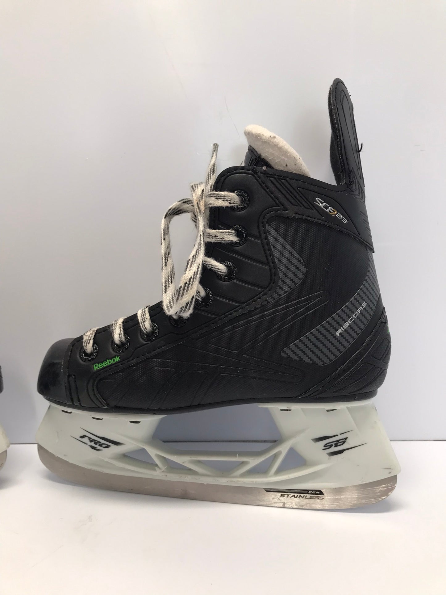 Hockey Skates Child Size 2.5 Shoe Size 1 Skate Size Reebok Like New