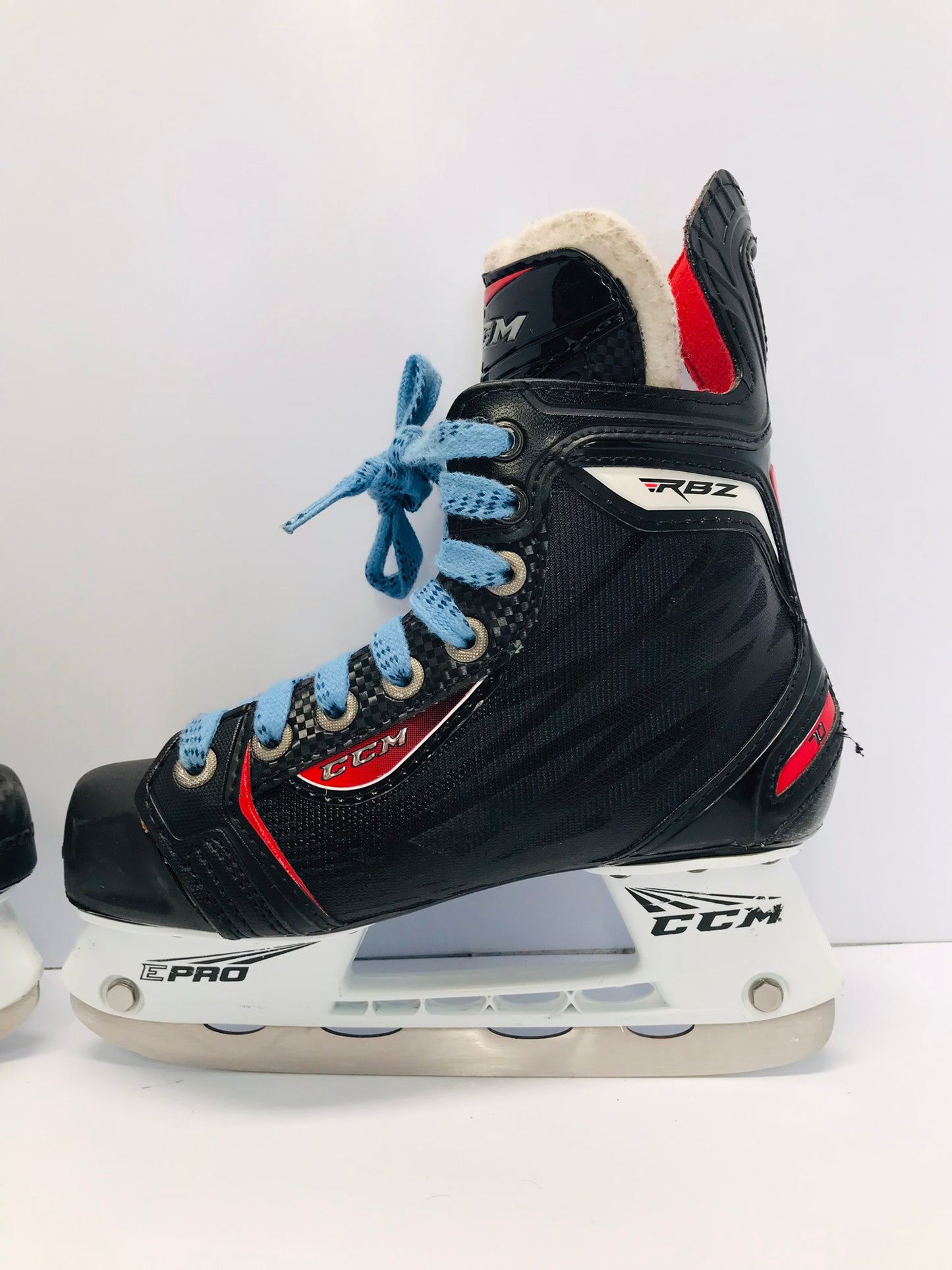 Hockey Skates Child Size 2.5 Shoe Size CCM RB2