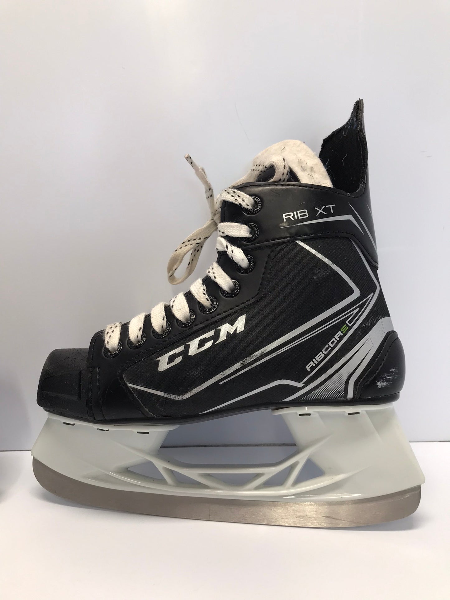 Hockey Skates Child Size 2 Shoe CCM Ribcore