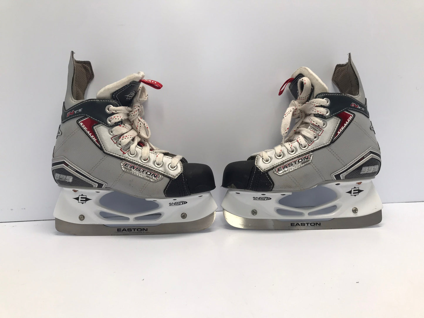 Hockey Skates Child Size 3.5 EE Shoe Size Easton New