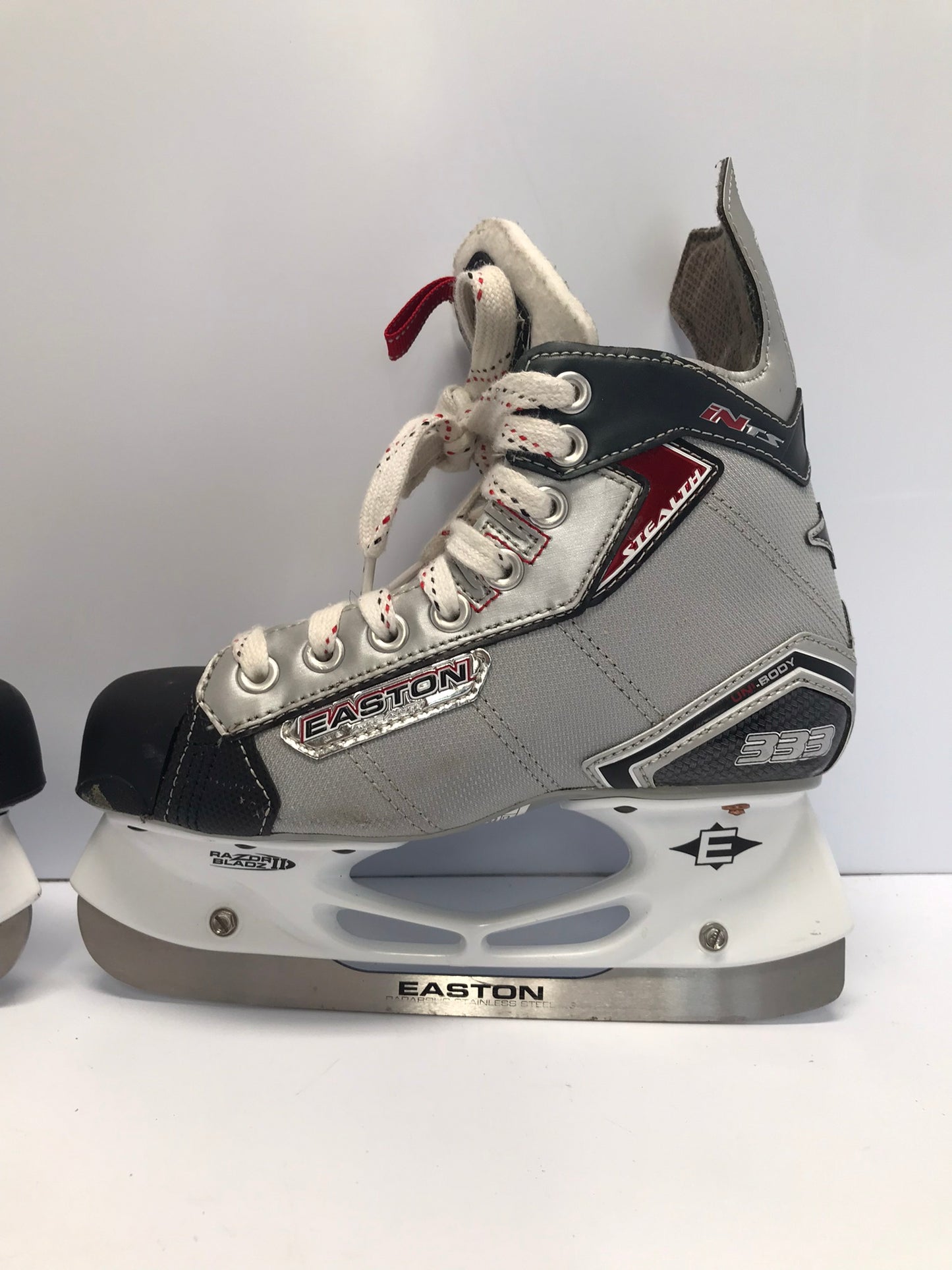 Hockey Skates Child Size 3.5 EE Shoe Size Easton New