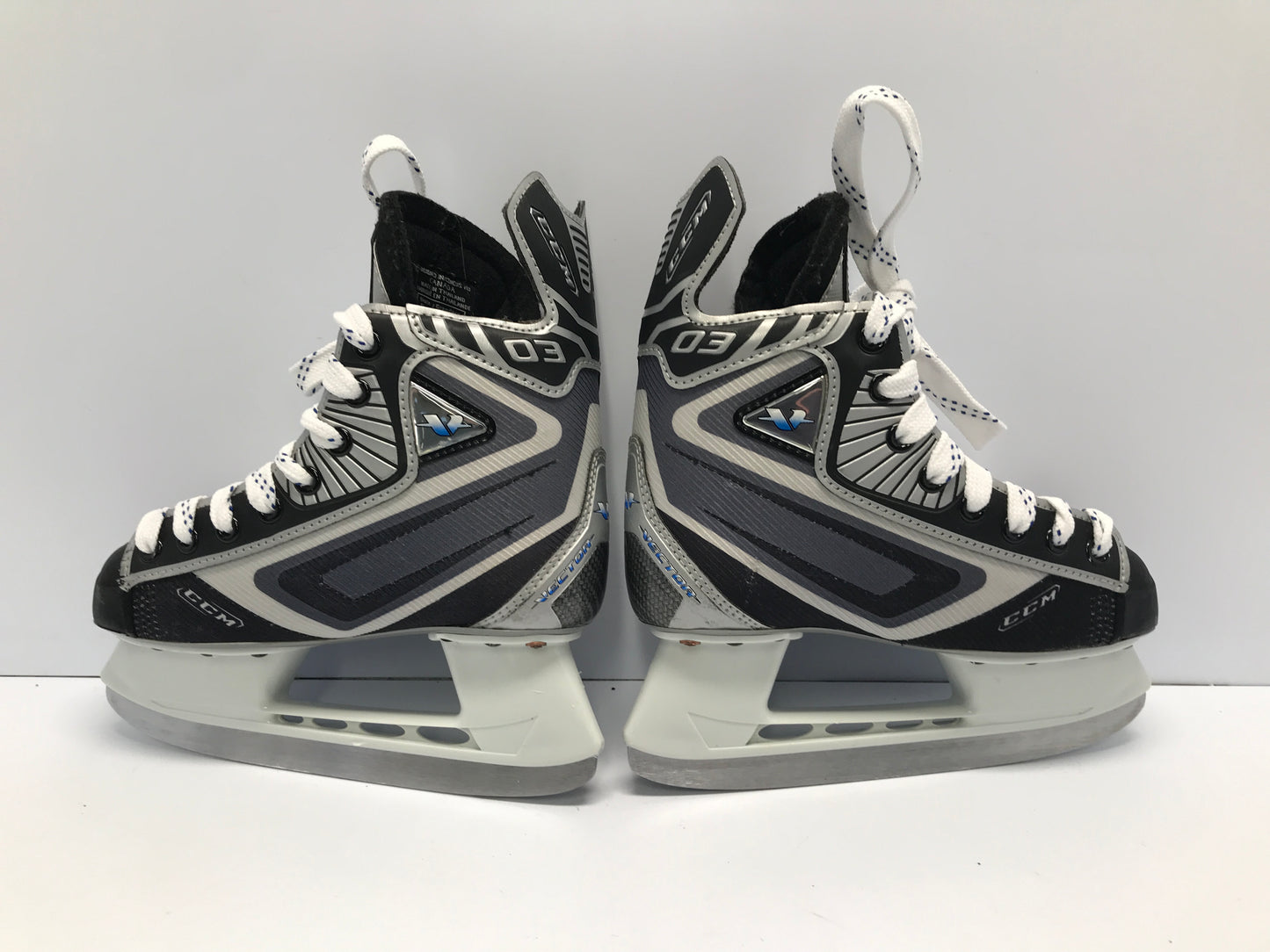 Hockey Skates Child Size 3.5 Shoe Size 2 Wide Fit CCM Excellent