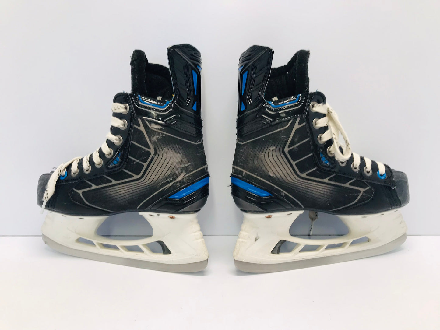 Hockey Skates Child Size 3 Shoe Size Bauer Nexus Minor Wear