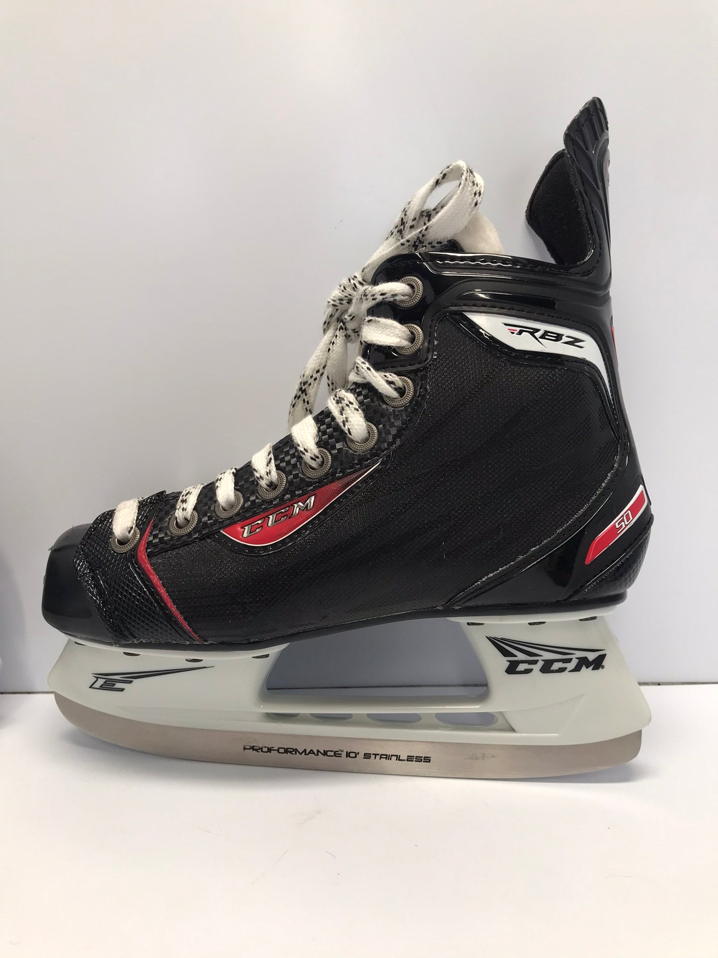 Hockey Skates Child Size 3 shoe size 2 skate size CCM Excellent