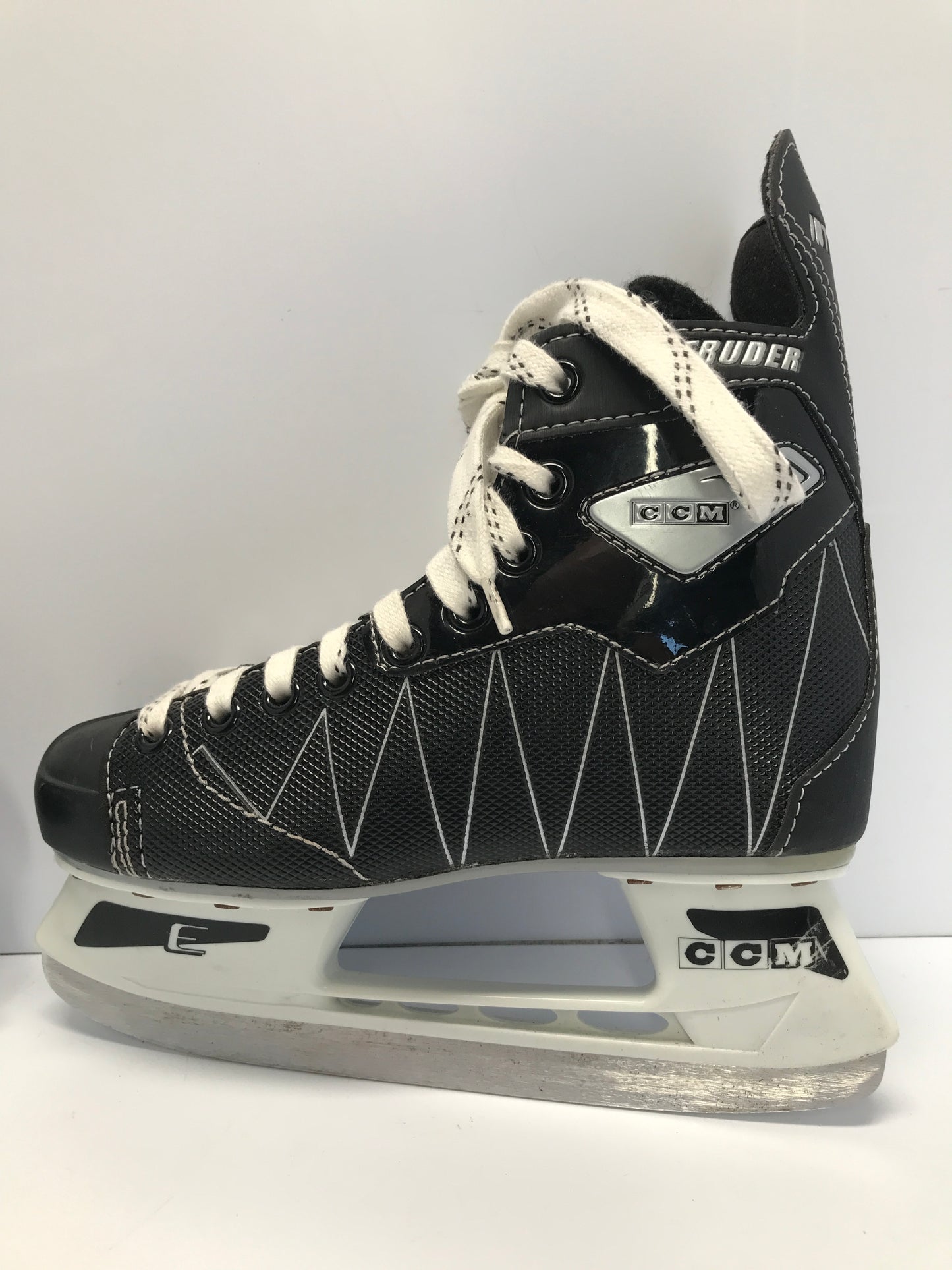 Hockey Skates Child Size 4 Shoe Size 3 Skate Size CCM Intruder Like New