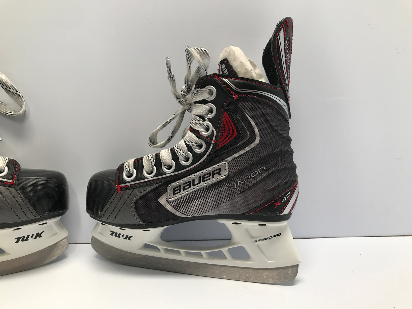 Hockey Skates Child Size Toddler 11 Shoe Size 10 Skate Bauer Vapor X40 Like New