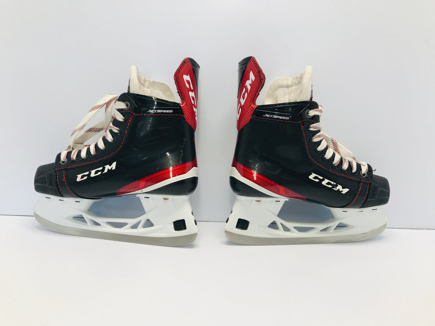 Hockey Skates Intermediate Junior Size 5 Shoe Size 4 Skates CCM Jetspeed Shock Once Piece Boot Like New