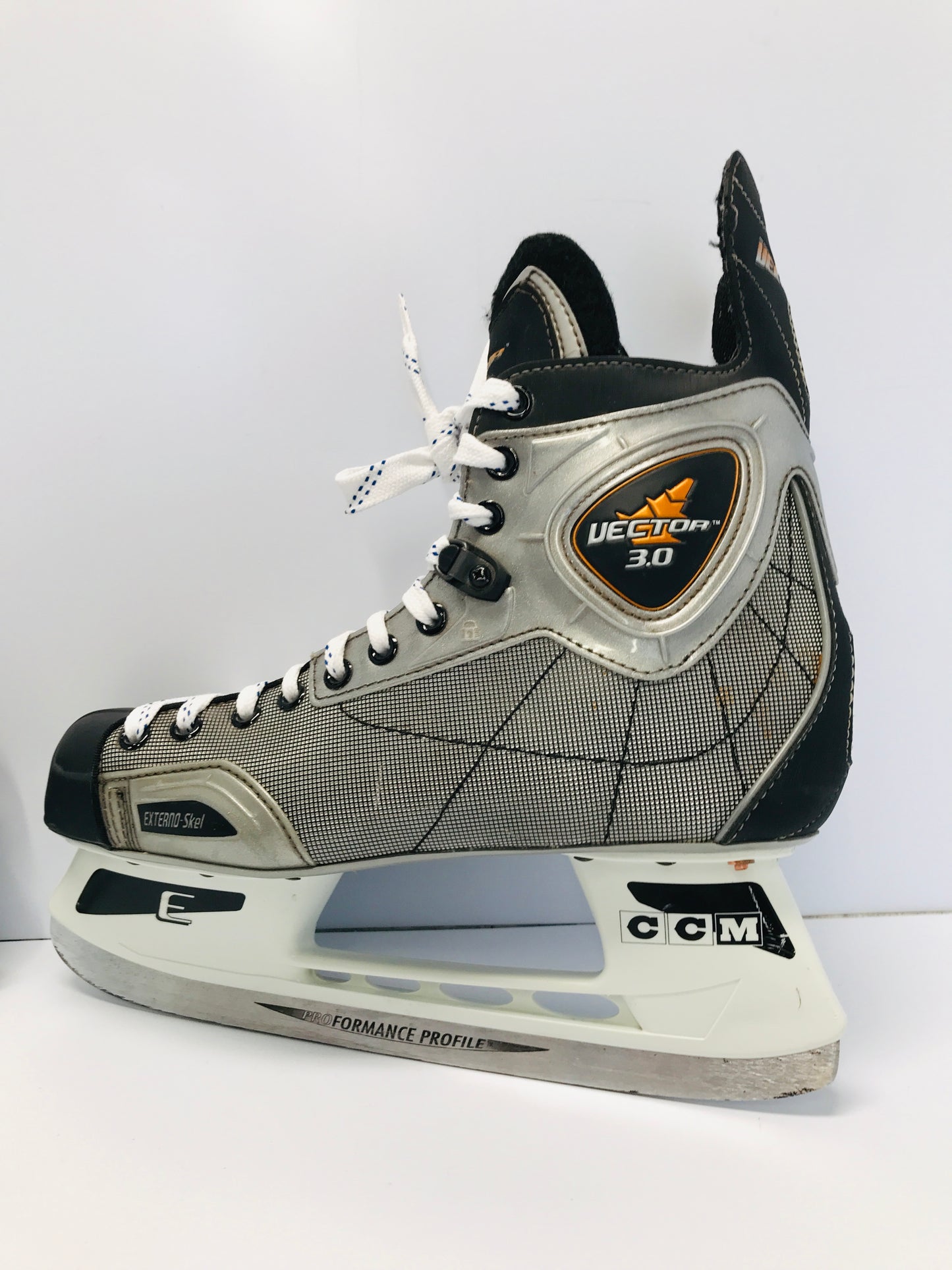 Hockey Skates Men's Size 10 Shoe Size CCM Vector Very Nice