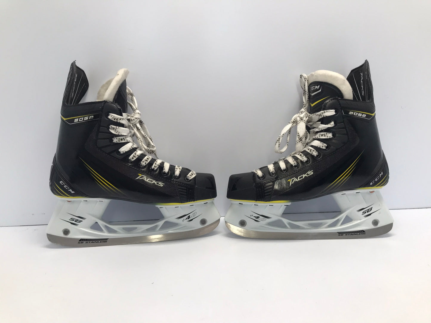 Hockey Skates Men's Size 8 Shoe Size 6.5 Skate Size CCM Tacks New