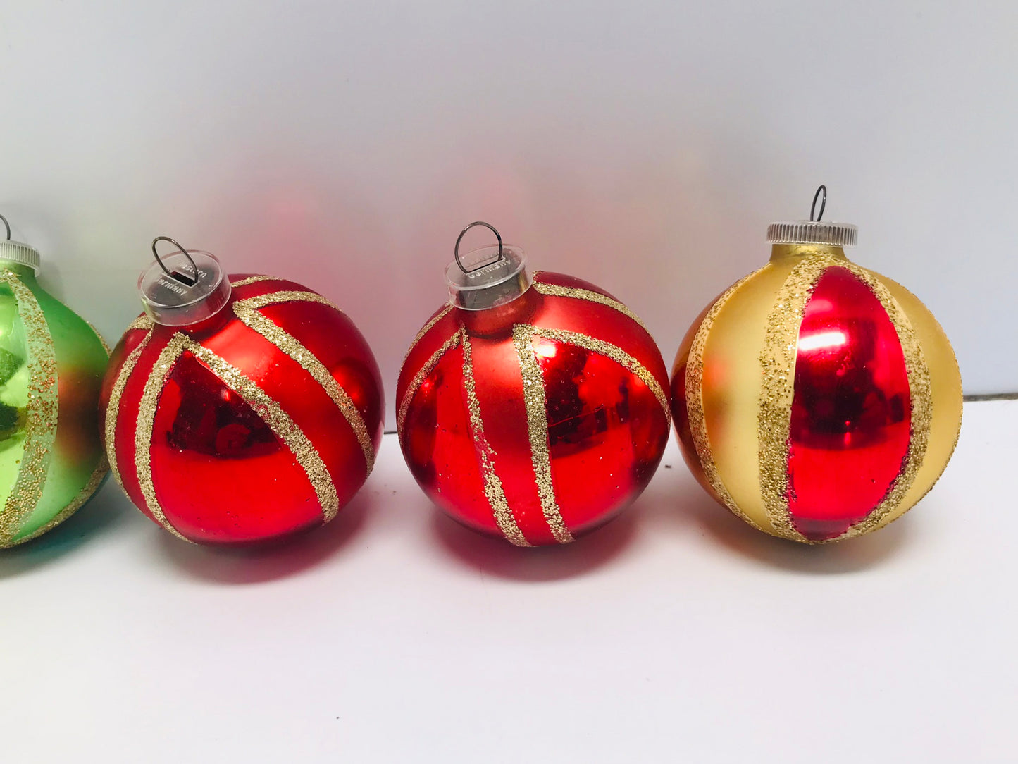 Christmas 5 Tree Ball Ornaments Vintage Gold Glitter Trim