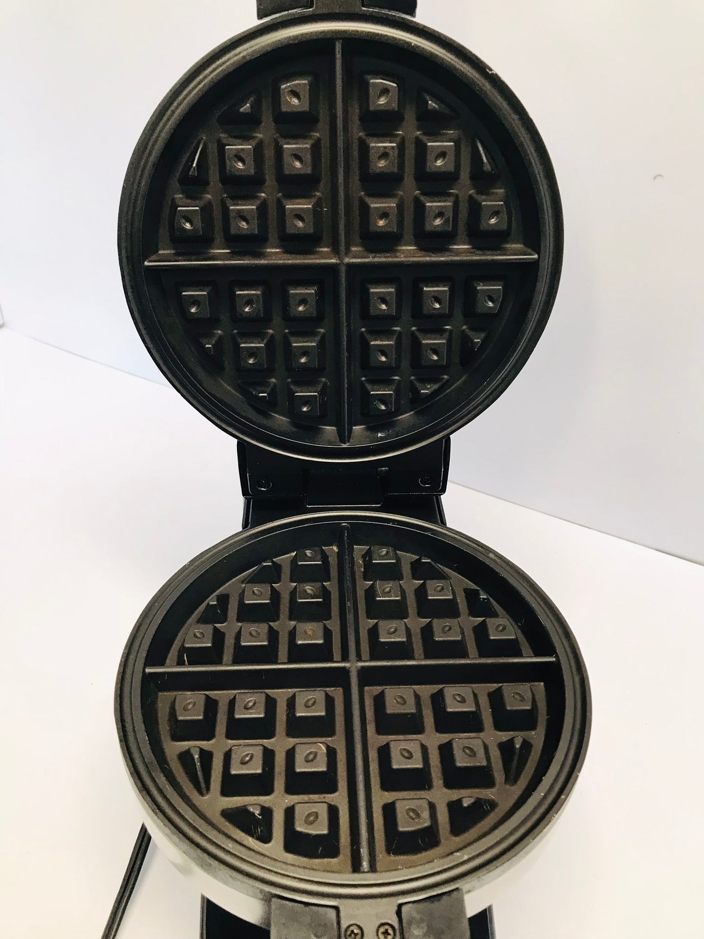 Salton Rotary Belgian Waffle Maker Works Perfect  Excellent Quality