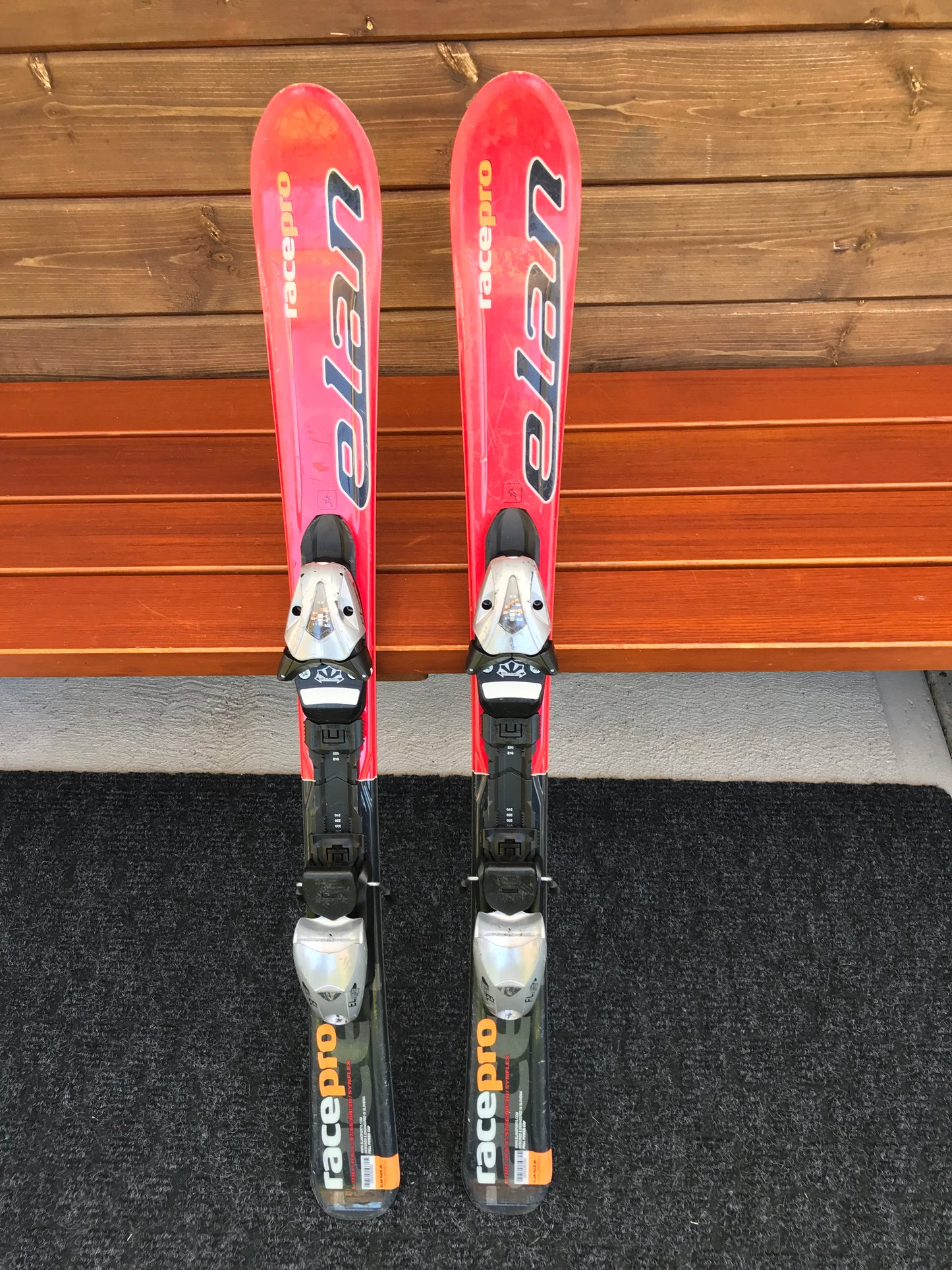 Ski 100 Elan Red Black Black Parabolic With Bindings