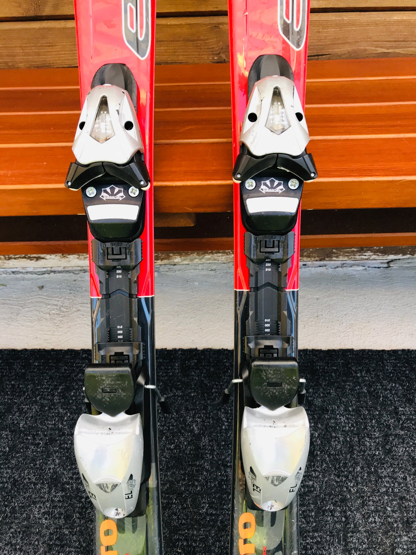 Ski 100 Elan Red Black Black Parabolic With Bindings