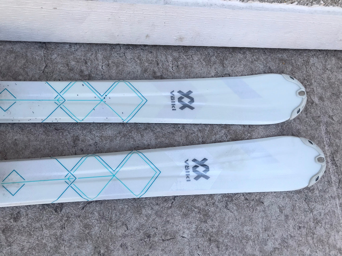 Ski 153 Volki Flair White Teal Parabolic with Bindings Excellent