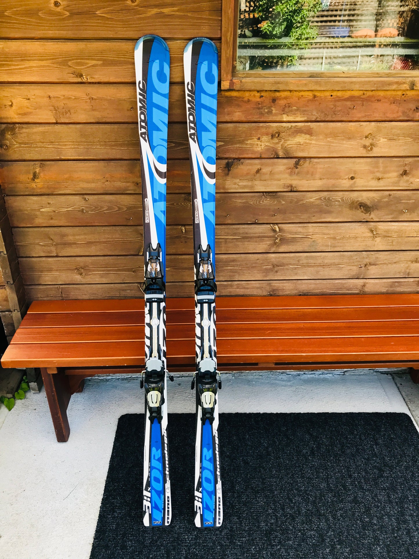 Ski 160 Atomic Blue White Parabolic With Bindings