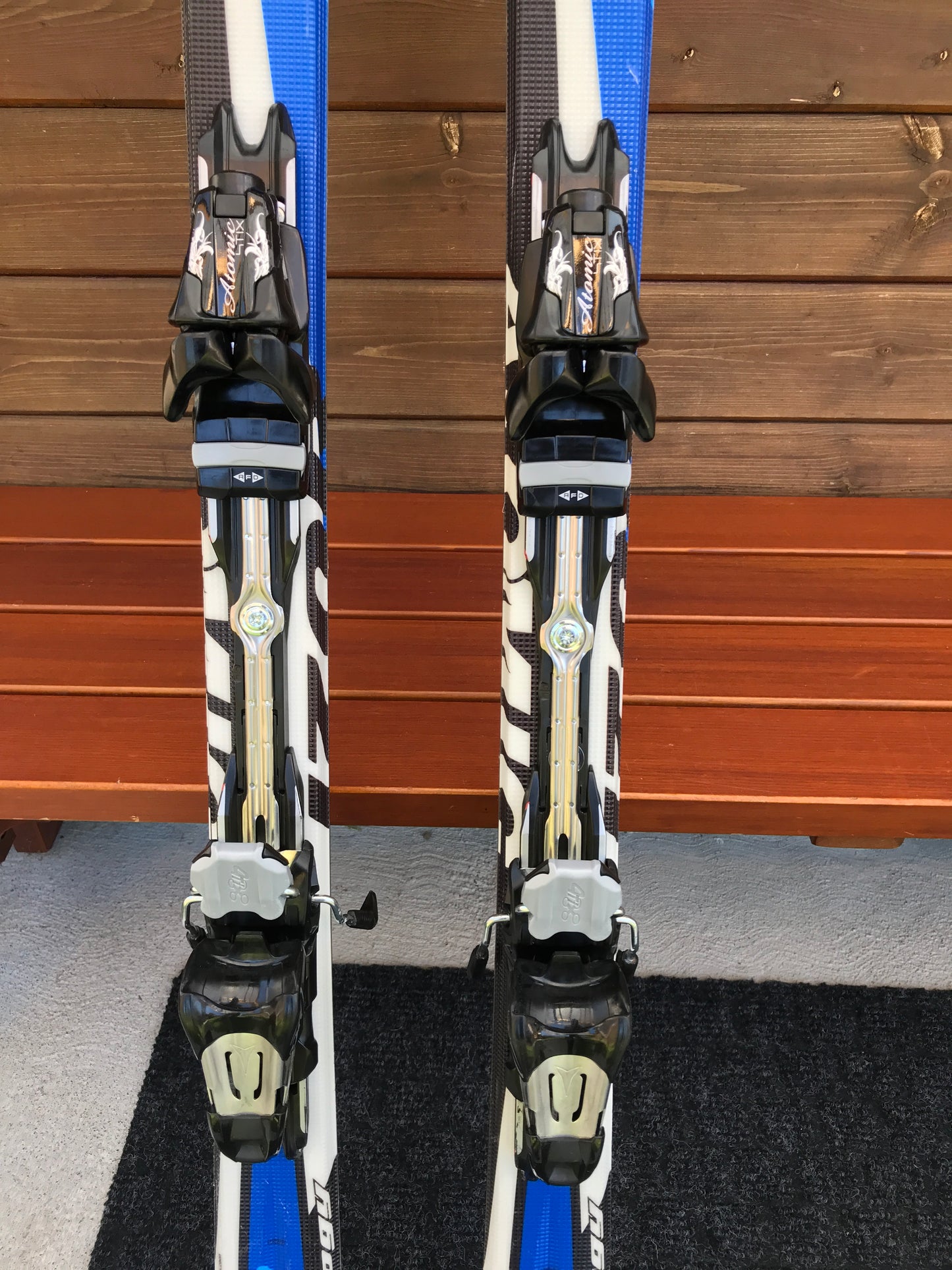 Ski 160 Atomic Blue White Parabolic With Bindings