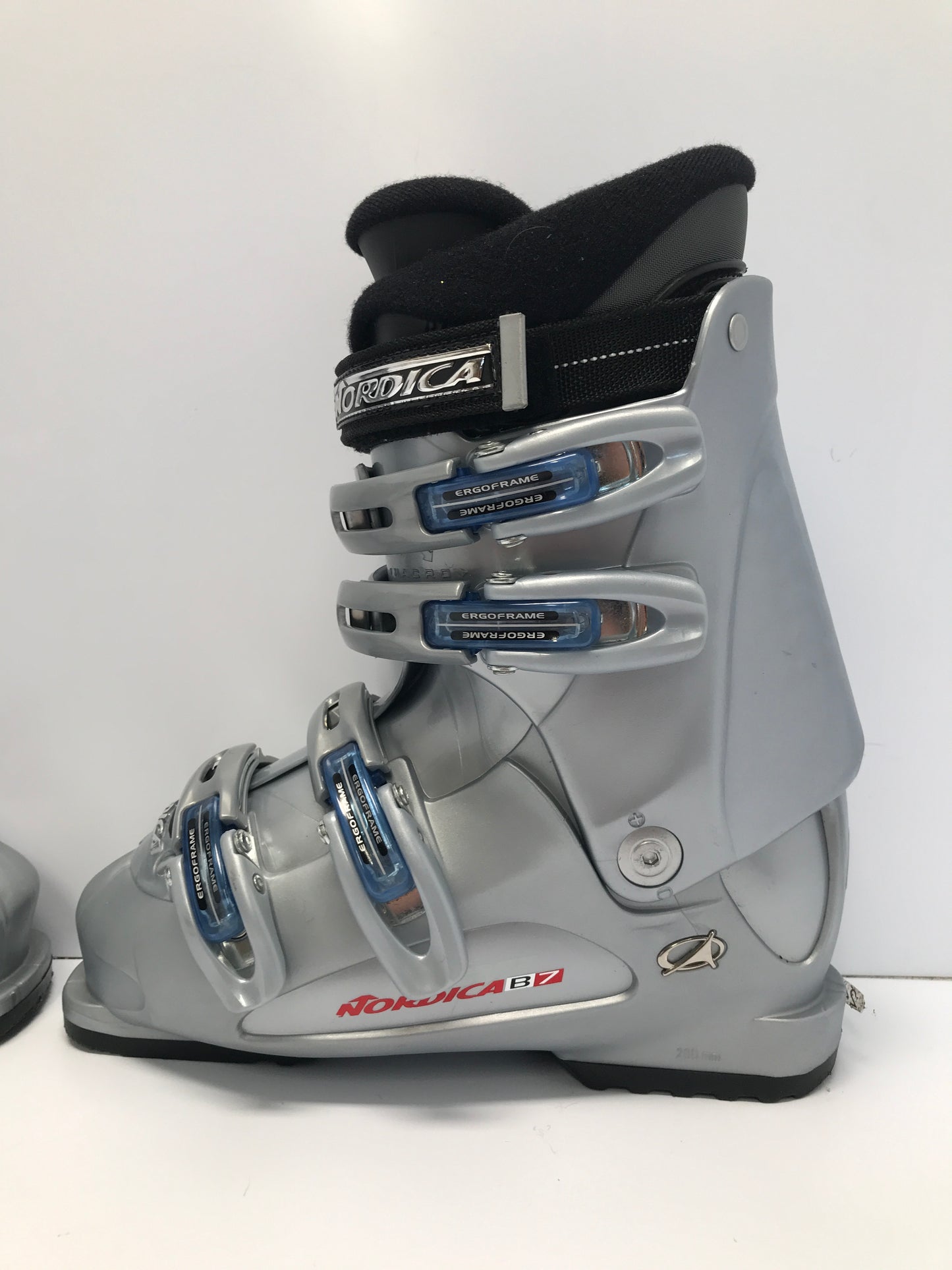 Ski Boots Mondo Size 24.0 Ladies Size 7 280 mm Nordica Oyster Blue NEW