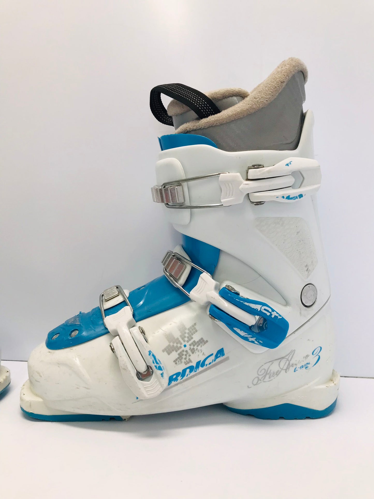 Ski Boots Mondo Size 24.5 Ladies Size 7.5 290 mm Noridica Blue White Some wear and scratches