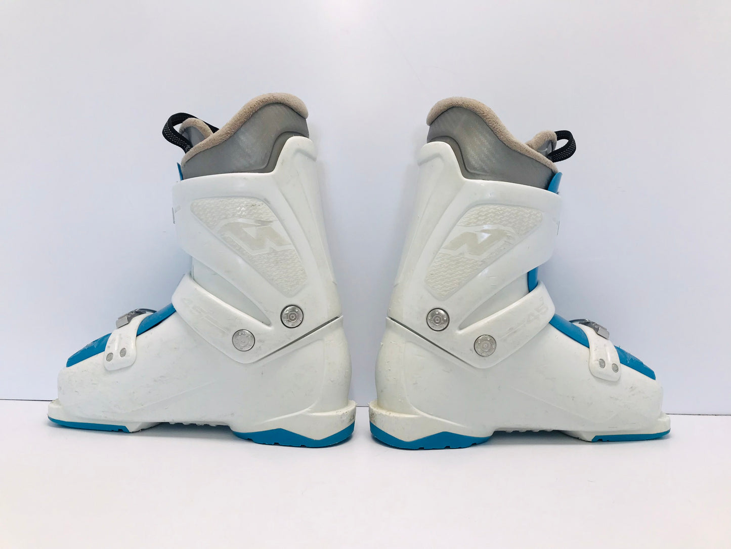 Ski Boots Mondo Size 24.5 Ladies Size 7.5 290 mm Noridica Blue White Some wear and scratches