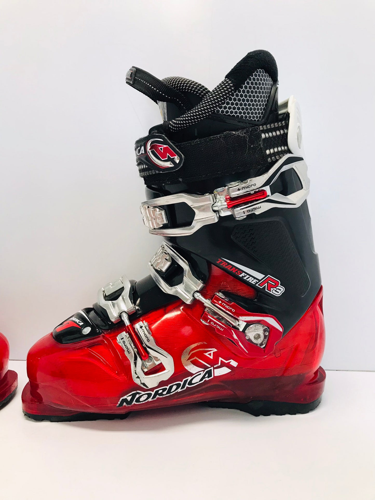 Ski Boots Mondo Size 25.5 Men's Size 7.5 ladies size 8.5  295 mm Nordica TransFire Red Black Like New