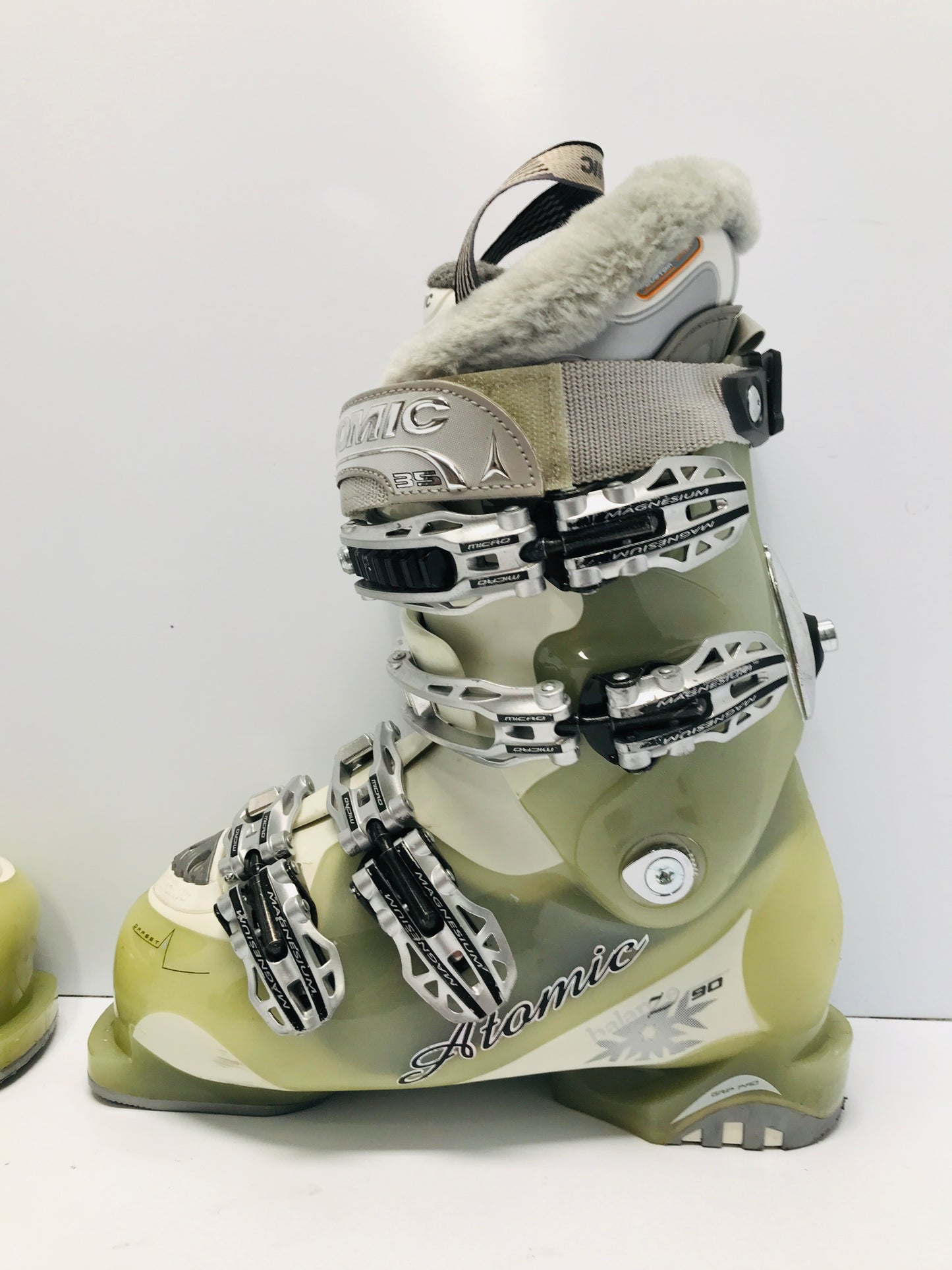 Ski Boots Mondo Size 25.5 Women's  Size 8.5 304mm Atomic Grey Sage Like New