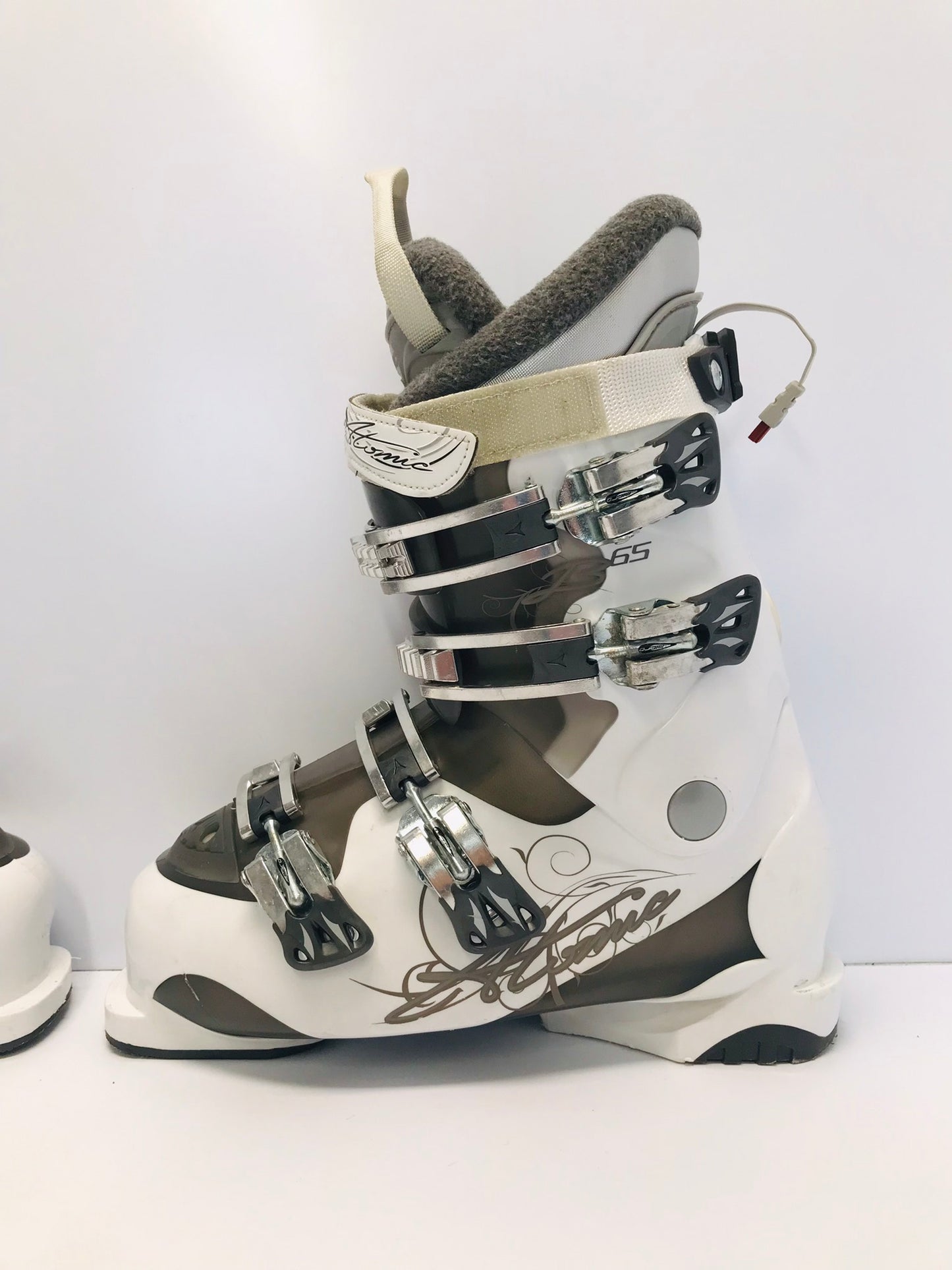 Ski Boots Mondo Size 26.0 Ladies Size 9.5 304 mm Atomic White and Grey Excellent