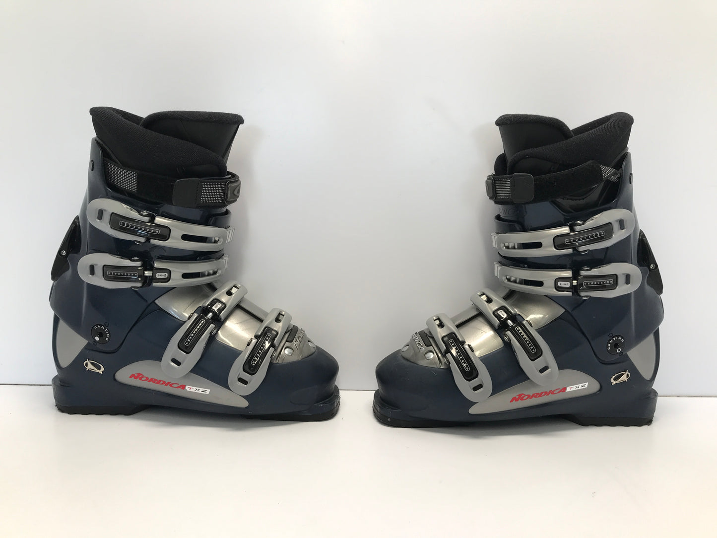 Ski Boots Mondo Size 26 Ladies 9 Men's Size 8 300mm Nordica Marine Blue