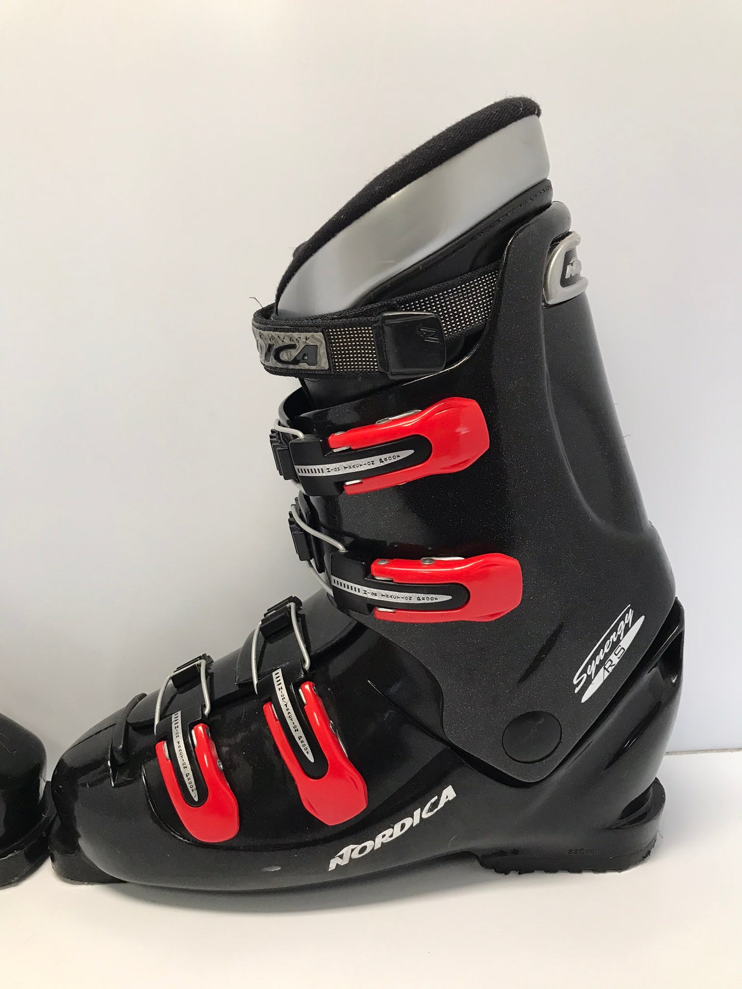 Ski Boots Mondo Size 29.0 Men's Size 11 330mm Nordica Black Red