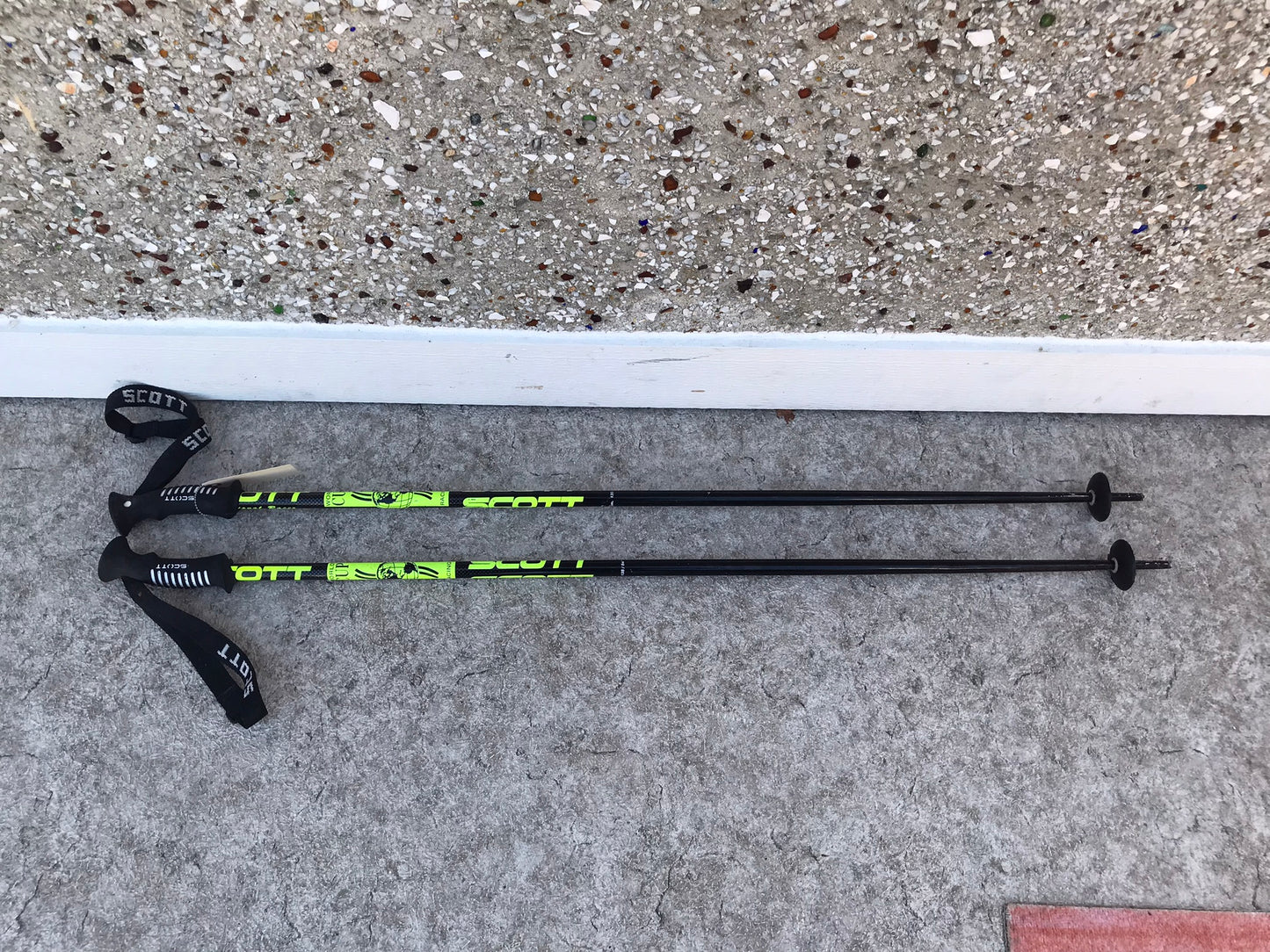 Ski Poles Adult Size 46 inch 115 cm Scott Racing Black Lime Rubber Handles Excellent