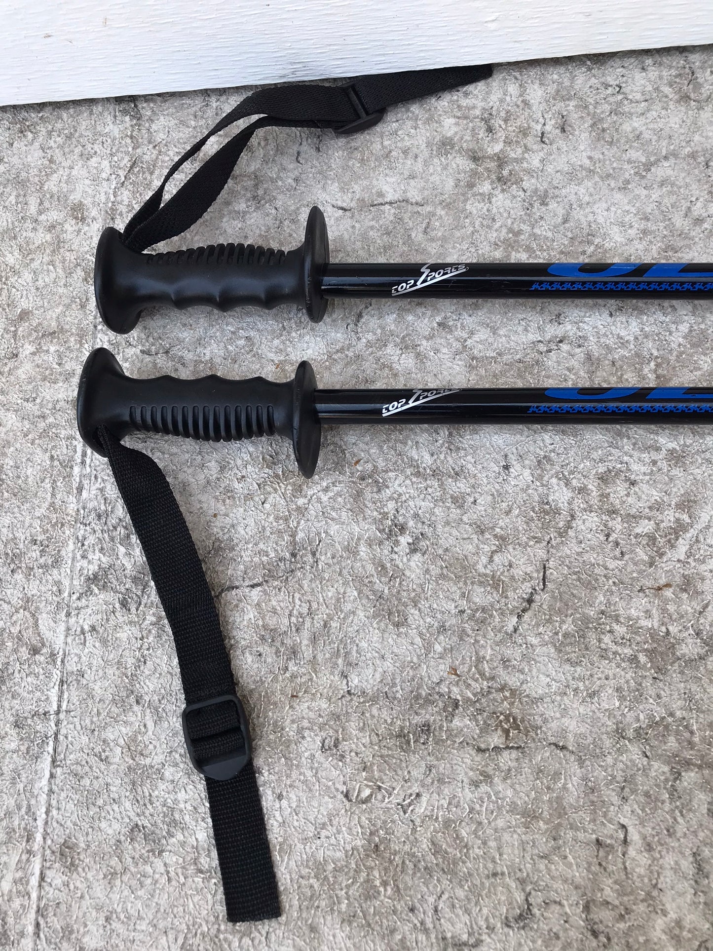 Ski Poles Adult Size 50 inch 125 cm Ultra Sports  Black Blue Excellent