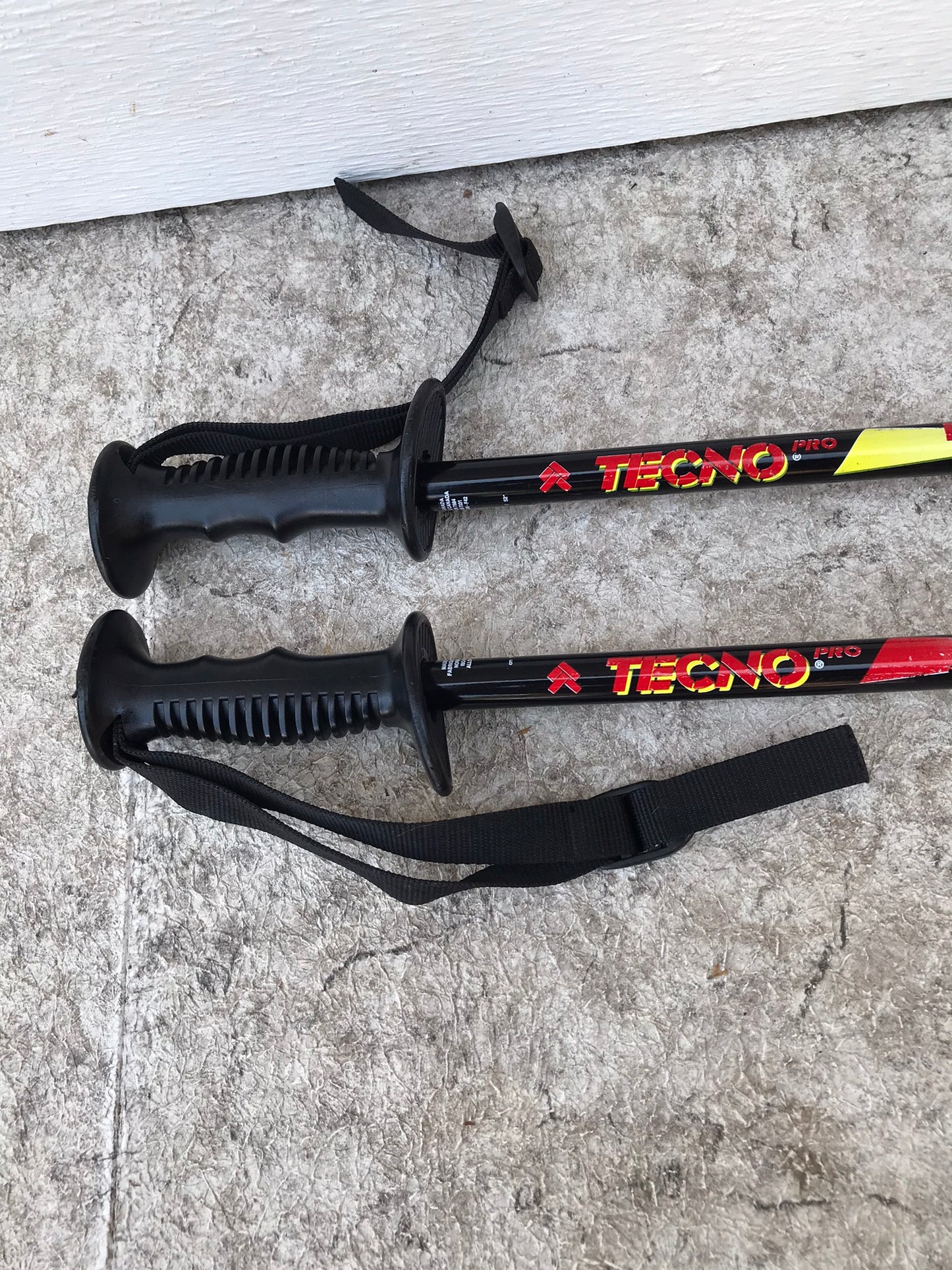 Ski Poles Adult Size 52 inch 130 cm Tecno Pro Black Red Yellow Blue