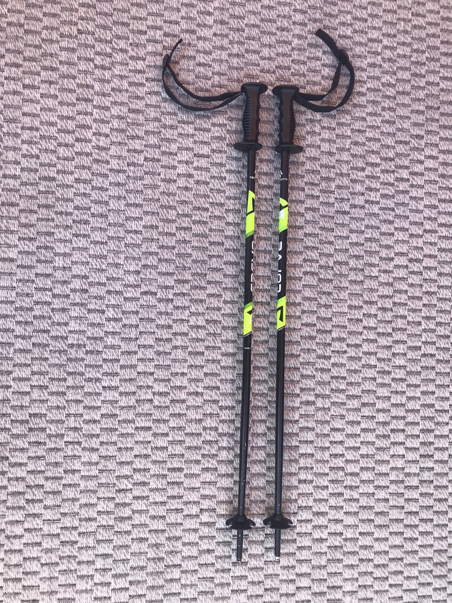 Ski Poles Child Size 31 inch 80 cm Tecno Carve Black Lime